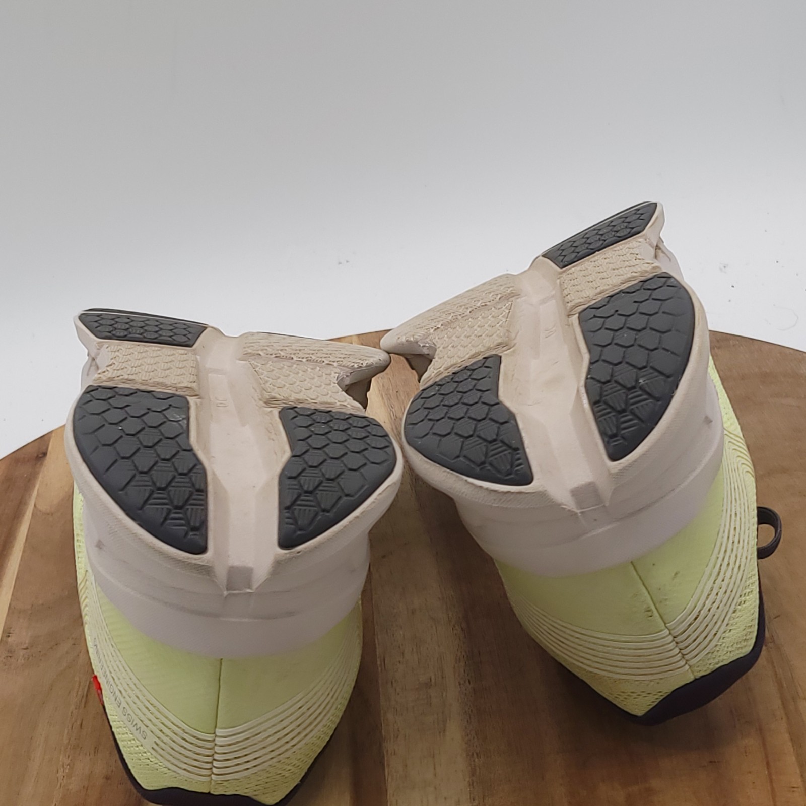 On Cloud Cloudgo Women’s Size 8 Yellow Road Running Cloudtec Sneakers 55.98088