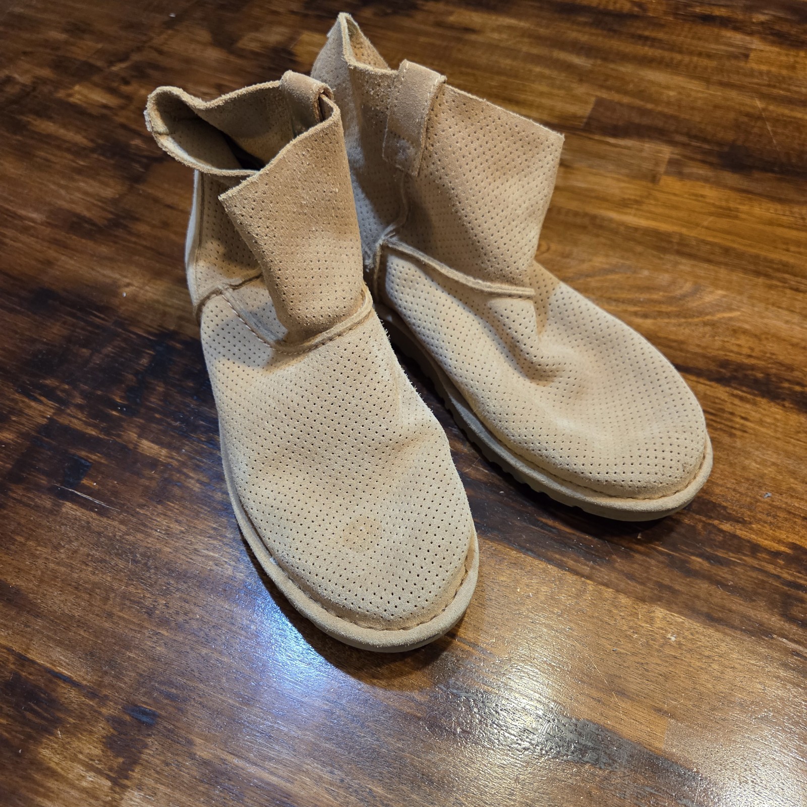 UGG Women’s Classic Unlined Mini Perf Boots Size 9 Tan Gorpcore Preppy Boho