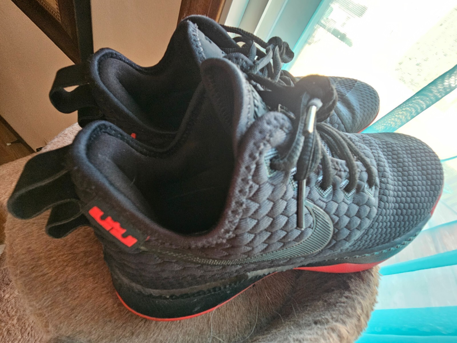Nike Witness Akron 330 woman’s size 9 shoes