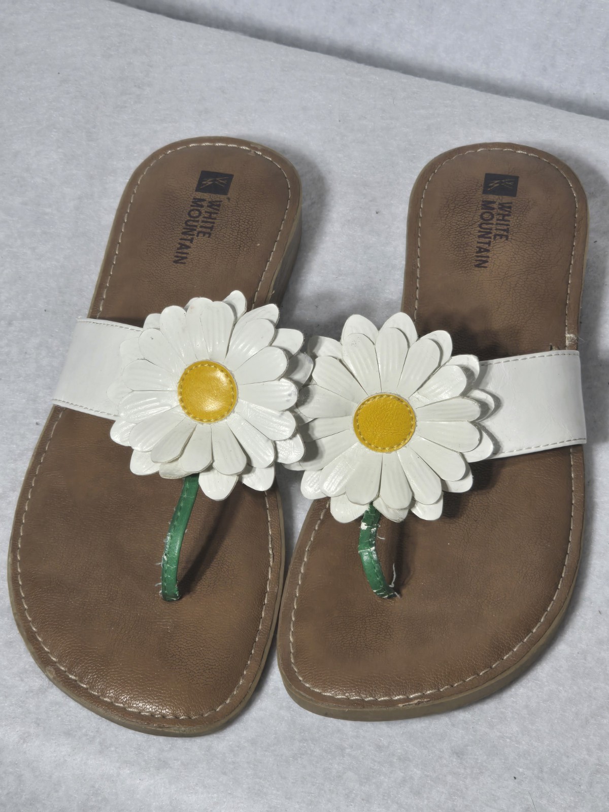 White Mountain Brown White Yellow Green Flower Thong Sandals Slip On Women’s 7M