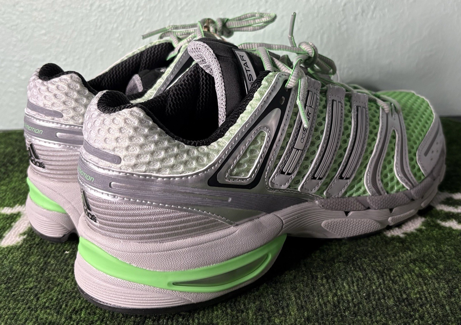 US Men’s 10/Women’s 11 – Adidas Adistar Control 5 «Green Silver» KI8589