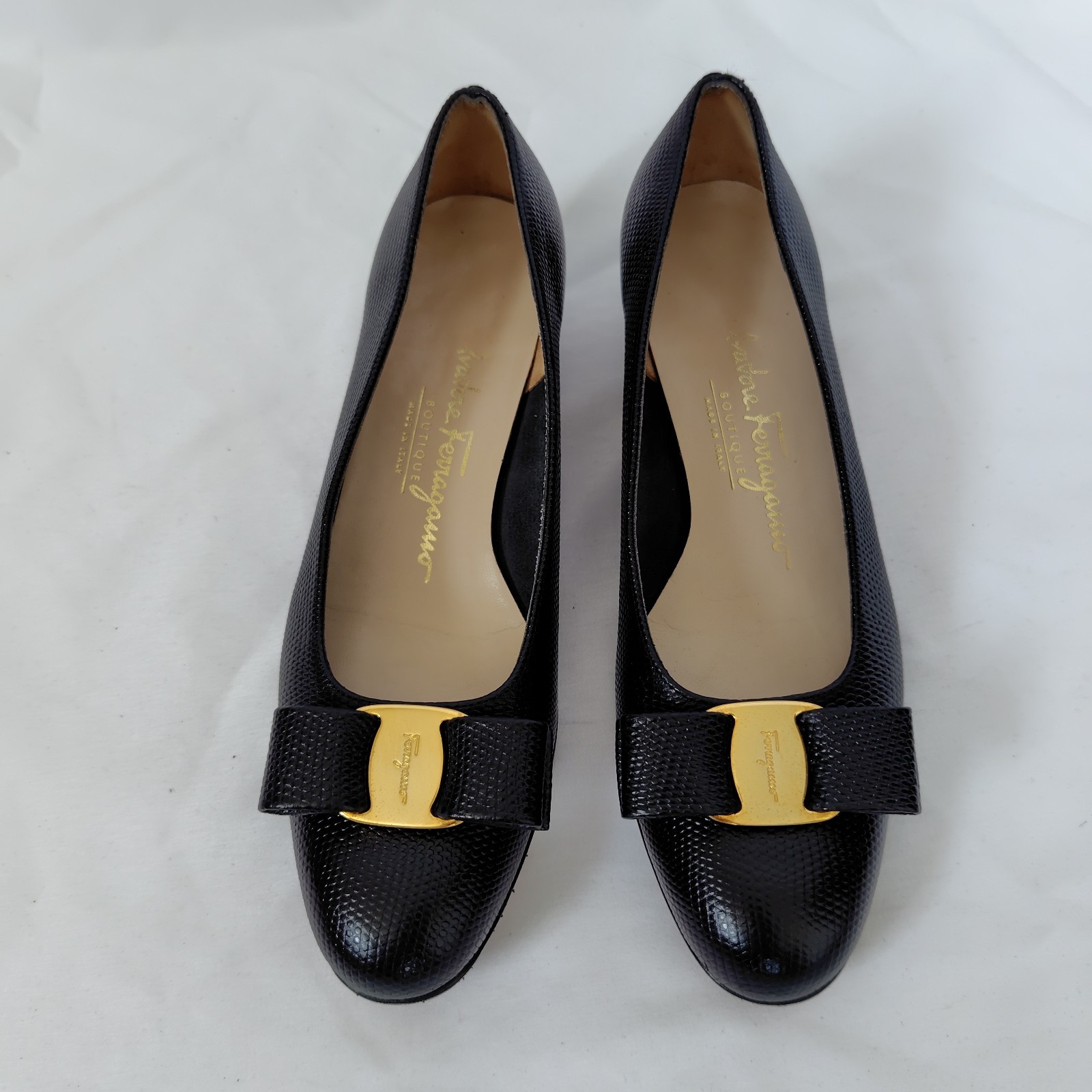 Salvatore Ferragamo Vara Lizard Embossed Black Leather Pumps Size 5.5B EU35.5