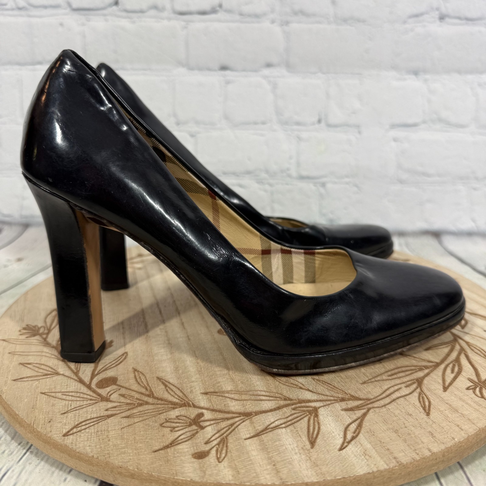 Burberry Black Patent Leather Pumps Heels Women’s US 7.5 Nova Check Lined Italy