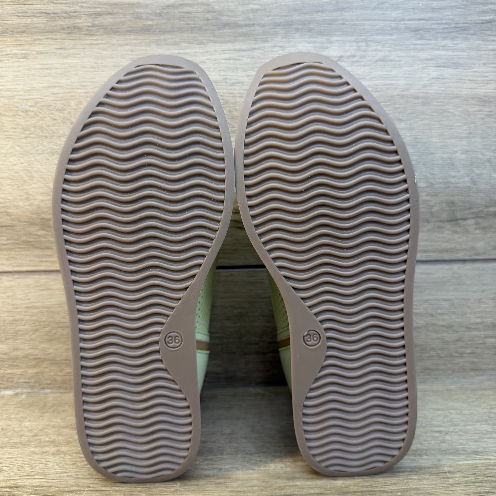 Softwaves Cadie Slip On Suede Platform Shoes Sz 36 US 5.5 Chain Green $350