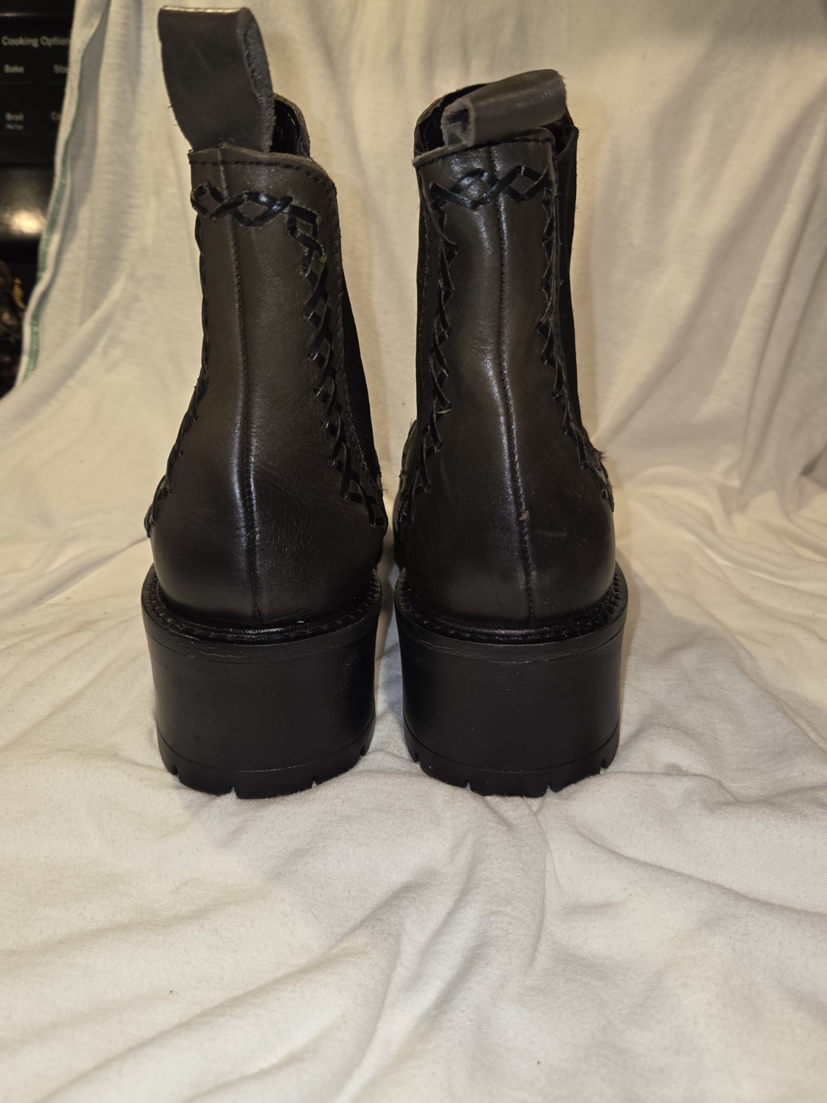 Secret Celebrity Living It Up Ankle Boots Size 9 Khaki W/ Black