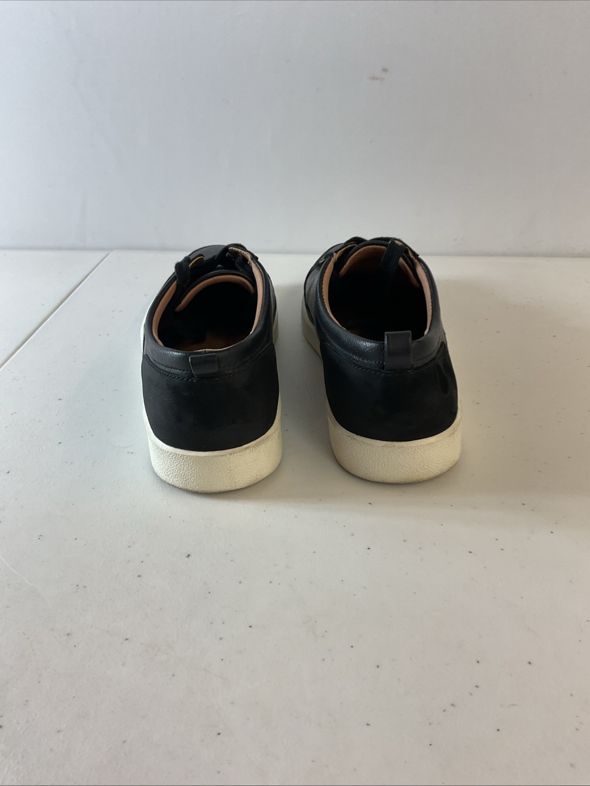 Vionic Winny Women’s Black Leather Suede 9.5 Low Comfort Sneakers Casual Travel