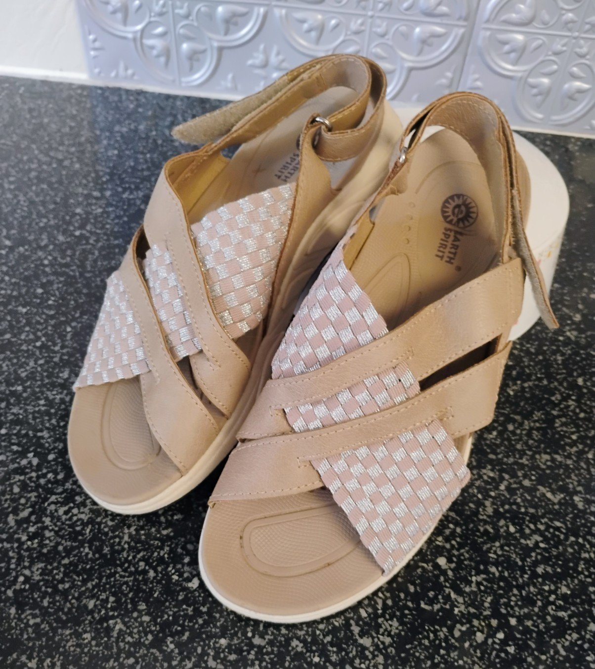 Earth Spirit Shoes Womens Size 7 Taupe Metallic Woven Slingback Sandal Comfort