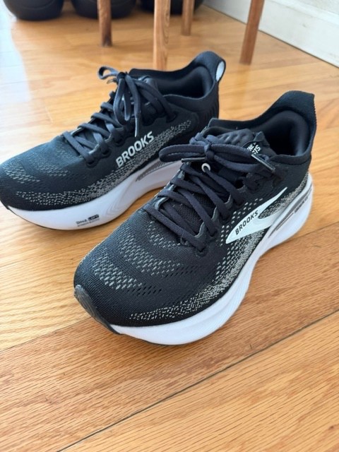 Brooks Adrenaline GTS 25 – Women size 6.5