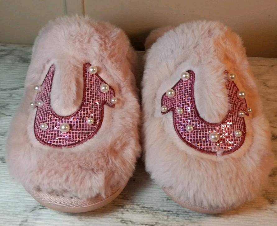 True Religion Pink Glitter Furry Slippers Size Medium (6.5-7.5) Horseshoe Logo