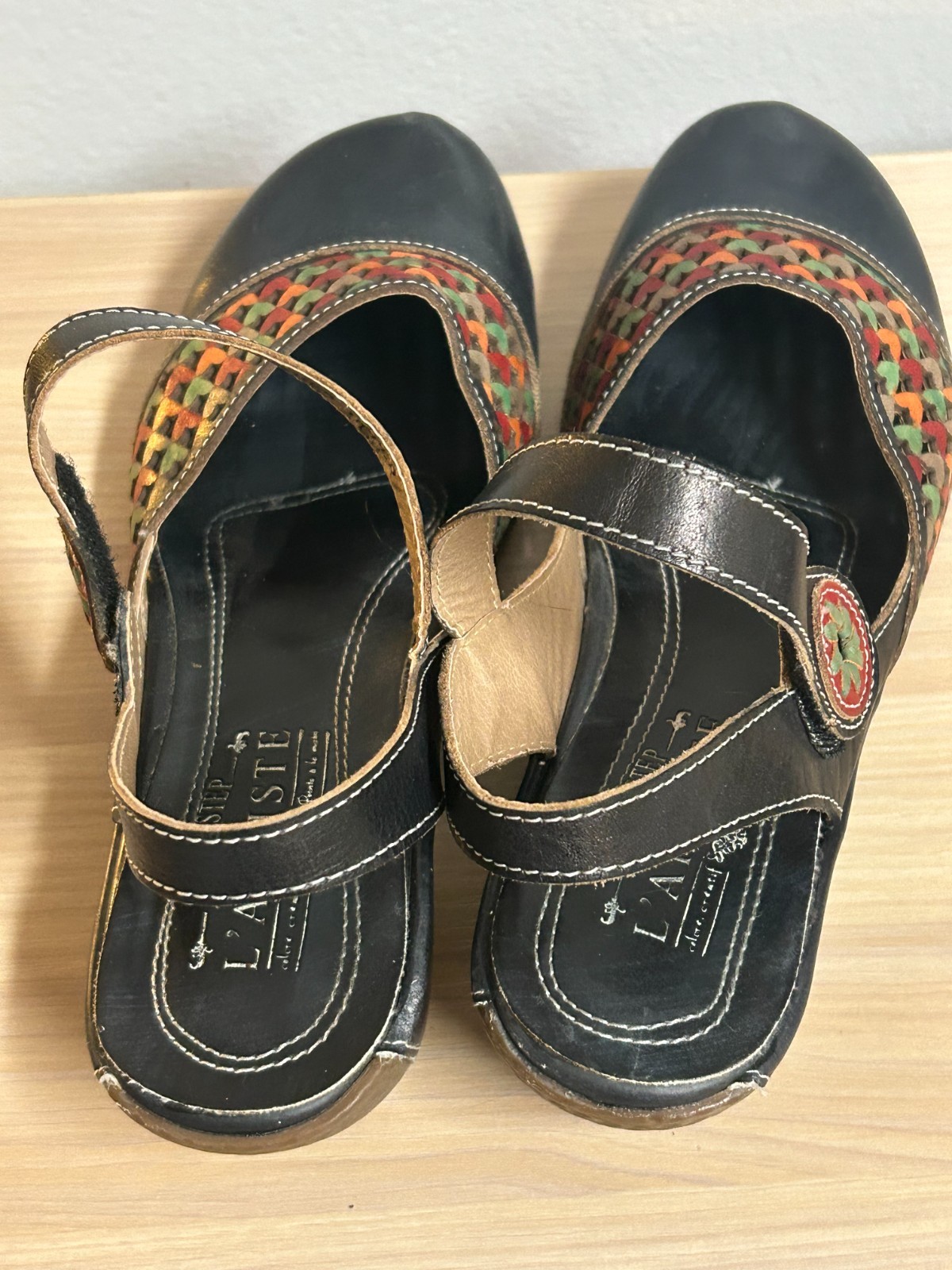 L’Artiste by Spring Step Amour-B Hearts Motif Leather Sandals Size 38 (US 7.5)