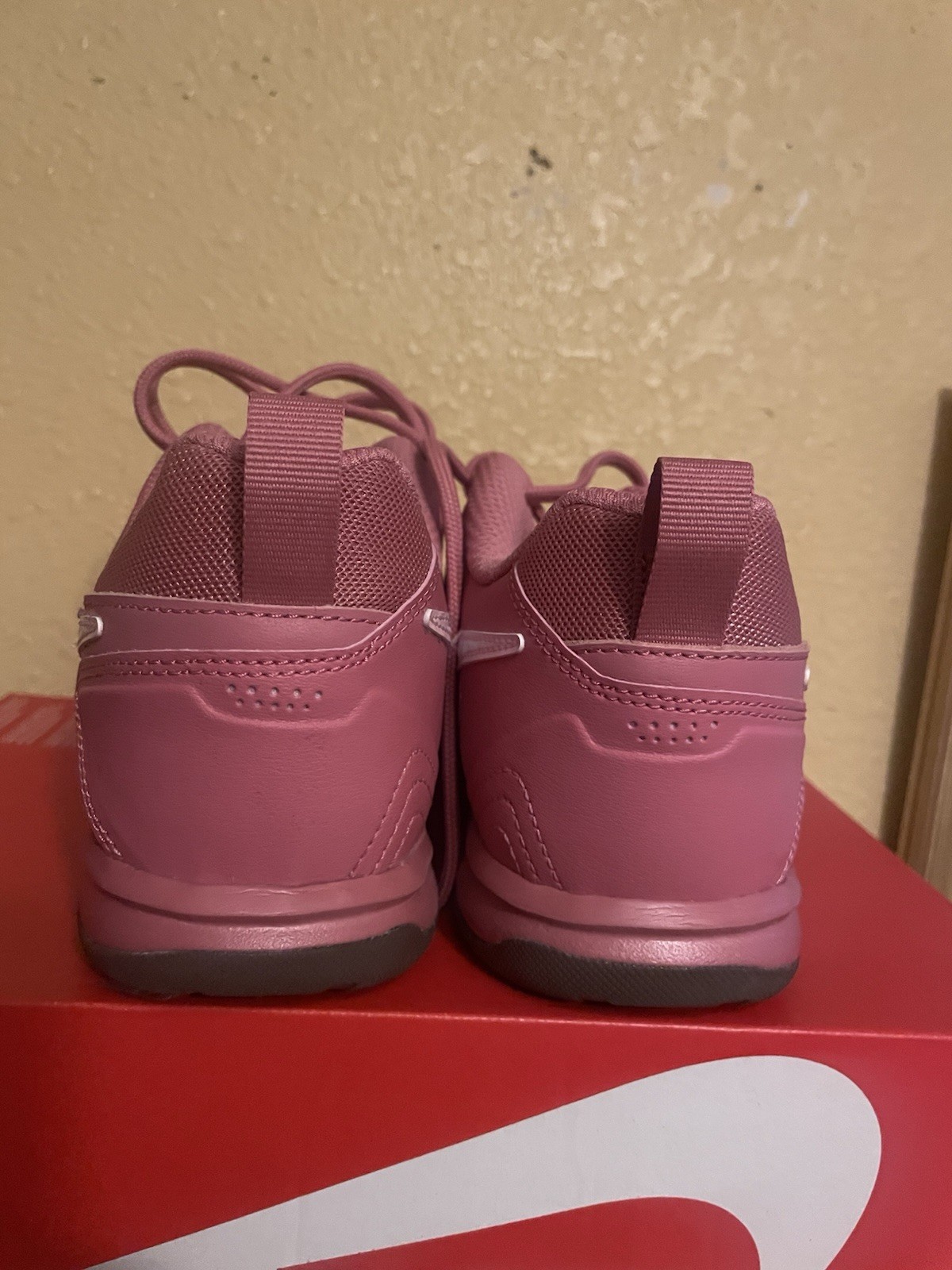Nike Gato (GS) Pink/White Unisex Kids Synthetic Sneakers US 7Y/9W HV9596-600