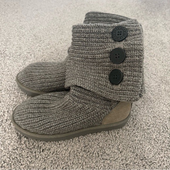 UGG Australia Women’s Gray Knit Button Boots Size 7 Right & Size 8 Left