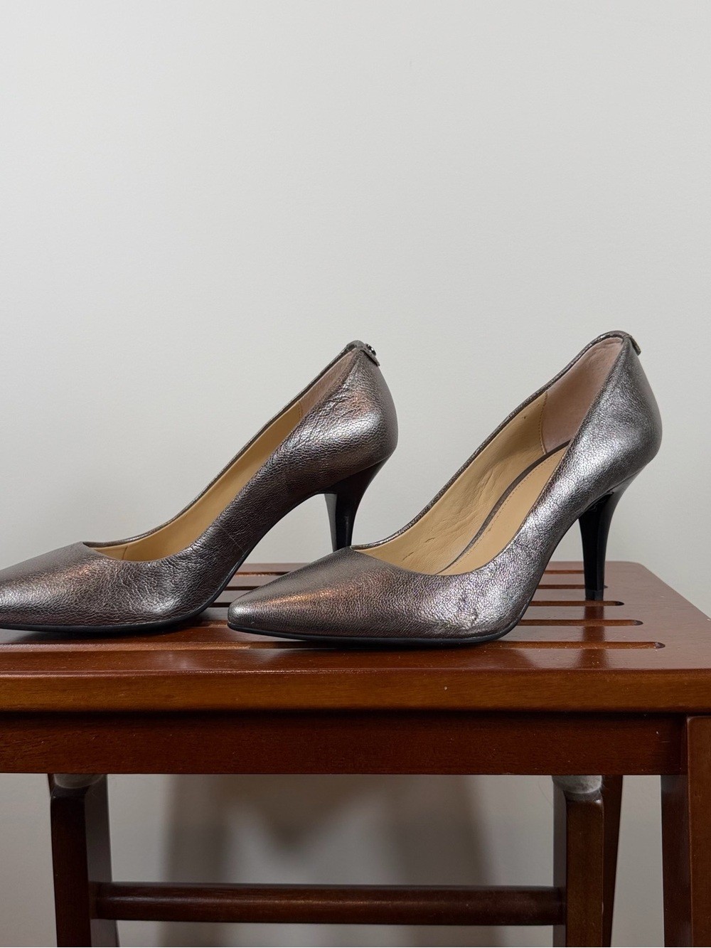 MICHAEL Michael Kors Metallic Pewter Pointed-Toe Pumps Size 6