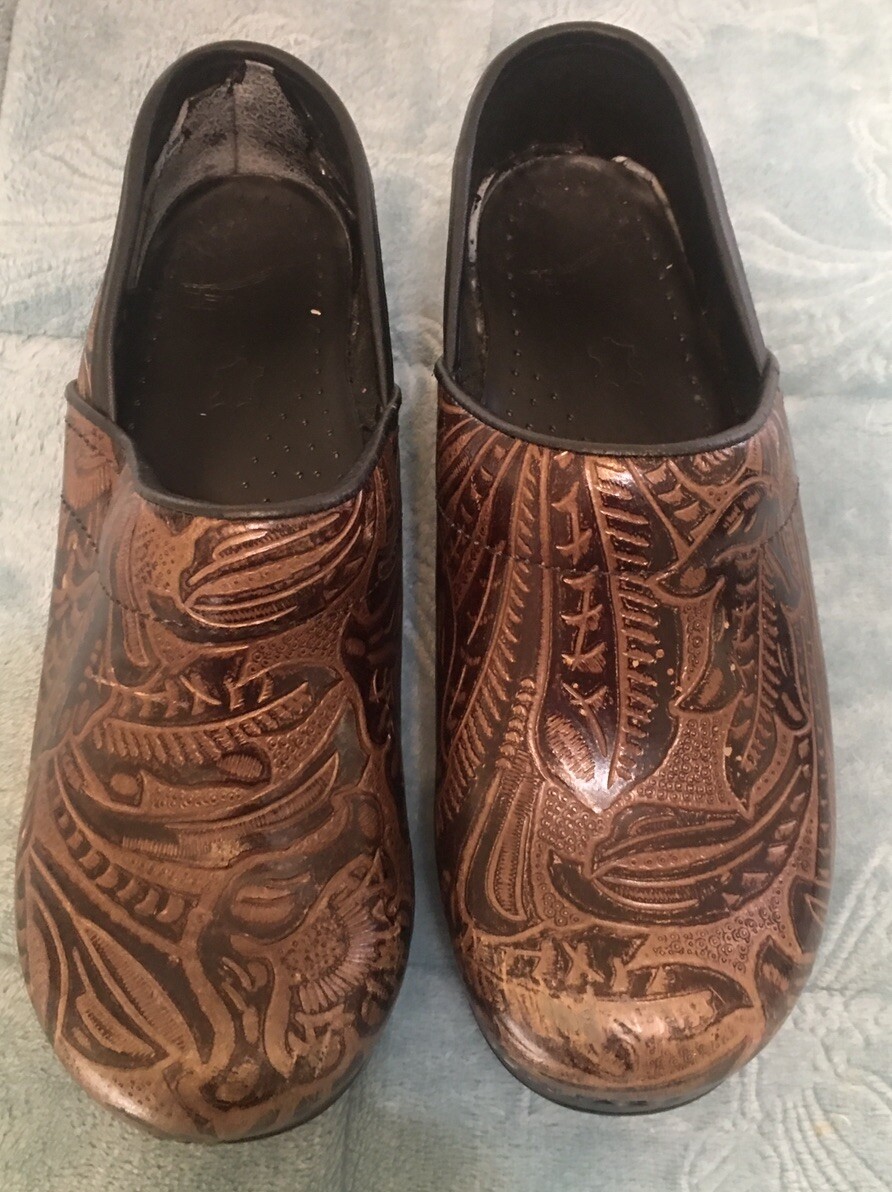 women’s dansko clogs