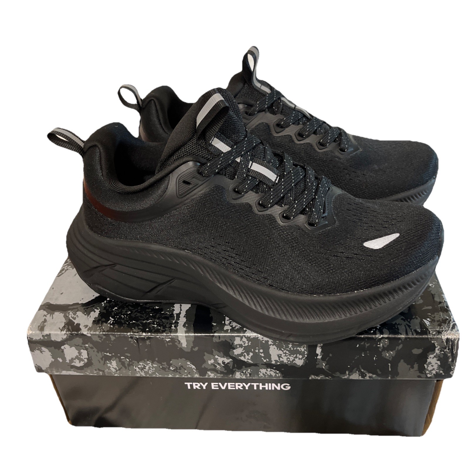 NEW IN BOX WOMENS ALL BLACK NORTI V8 SNEAKERS SIZE 7.5