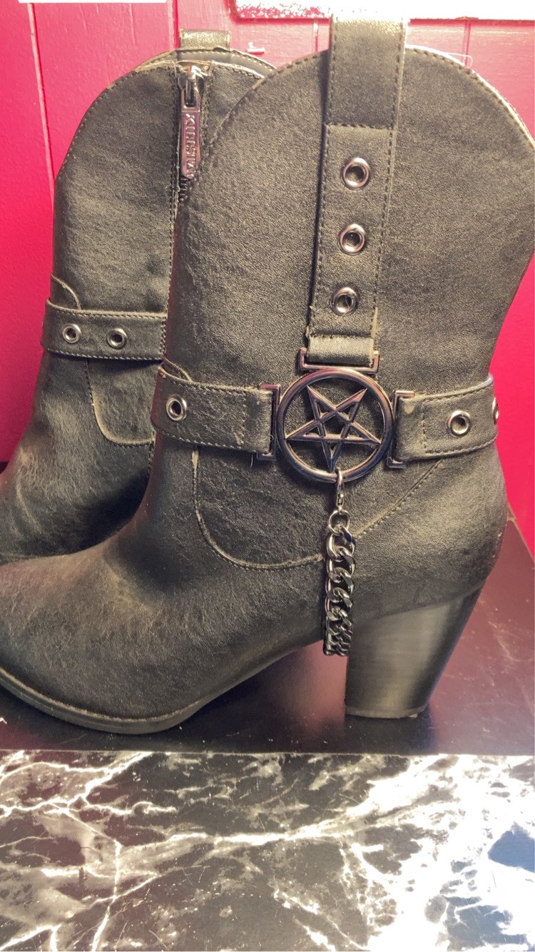 Killstar Coven Cowboy Boots Pentagram chain – BRAND NEW NEVER BEEN WORN SIZE 8