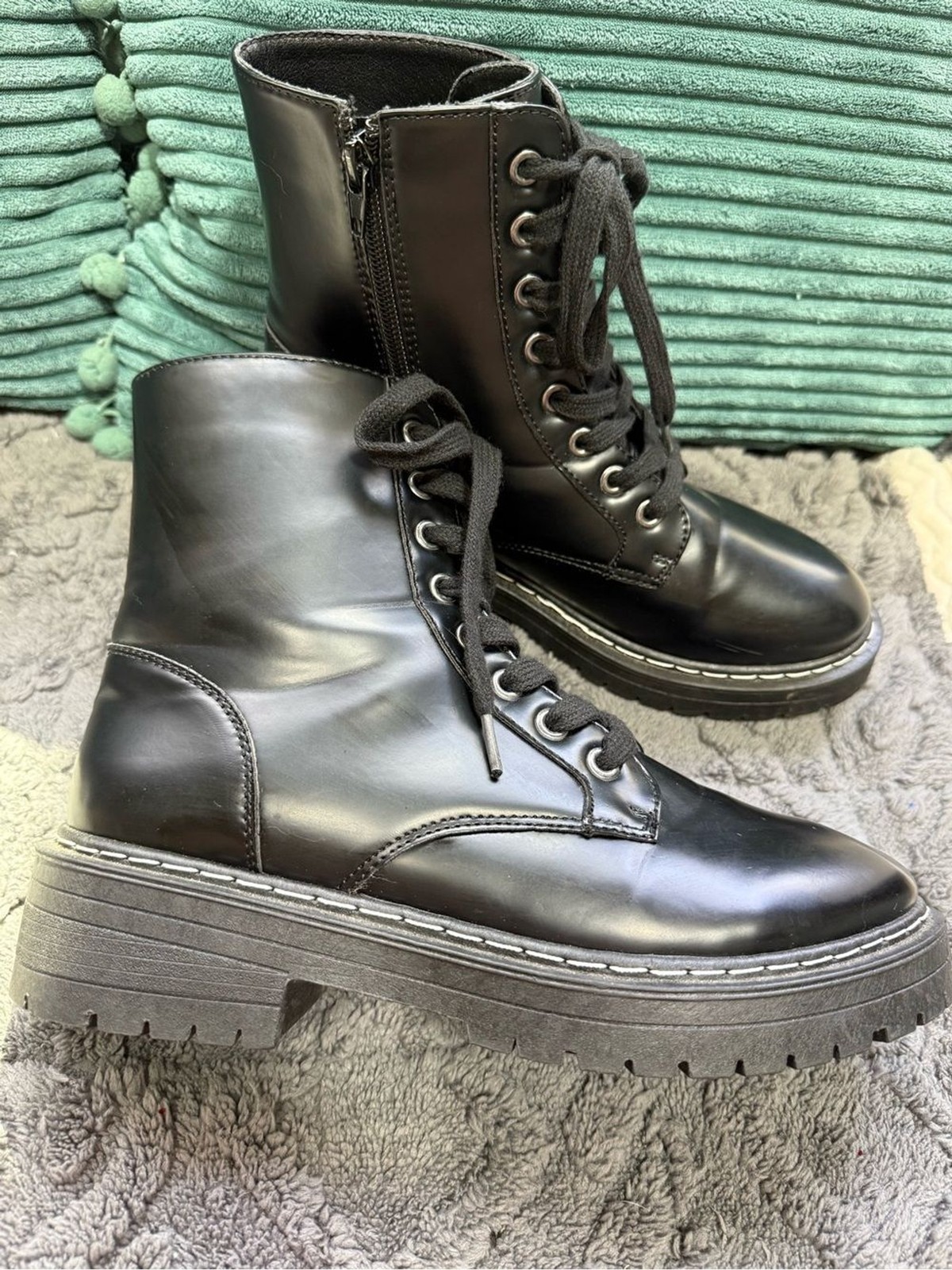 Black Lace-Up Platform Combat Boots – Women(8) Sugar “Kaedy”