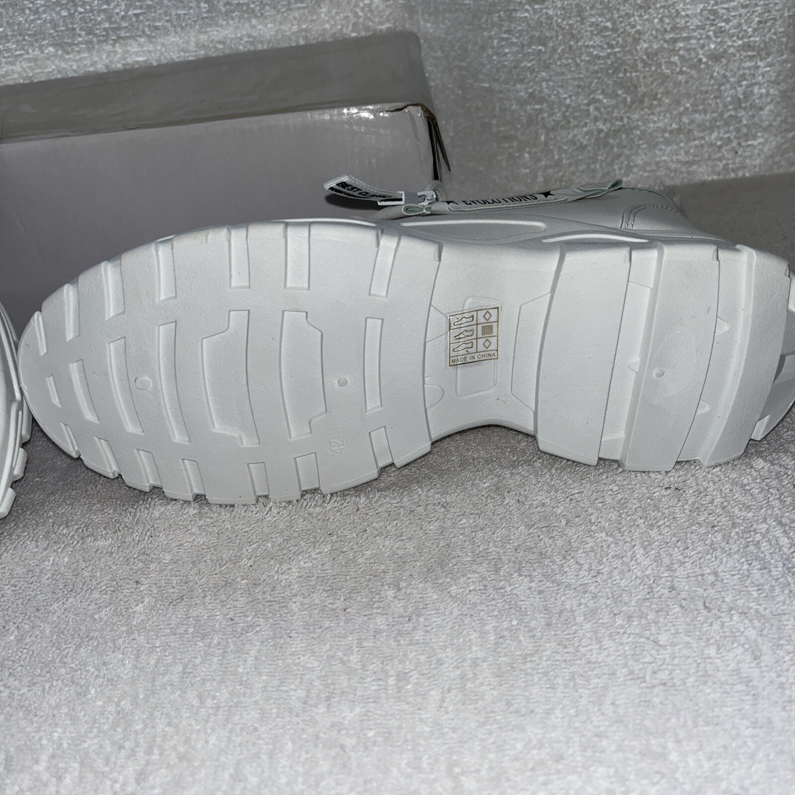 BNIB EVOLUTIONS HIGH TOP BOOTS~ White Size Woman’s 8