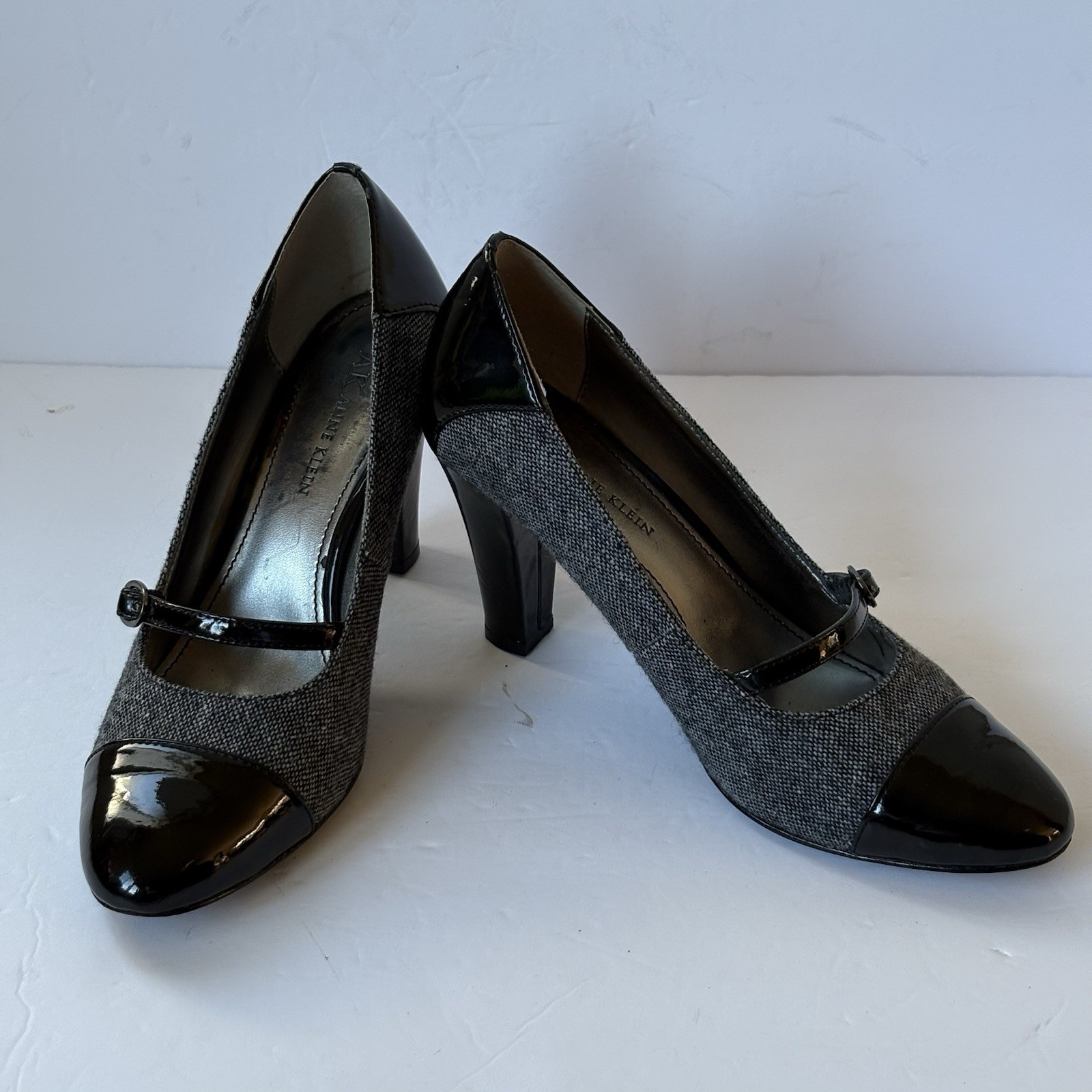 Anne Klein Mary Jane Heel Women 6 Sweet Pea Grey Fabric Black Patent Pump 3.25″