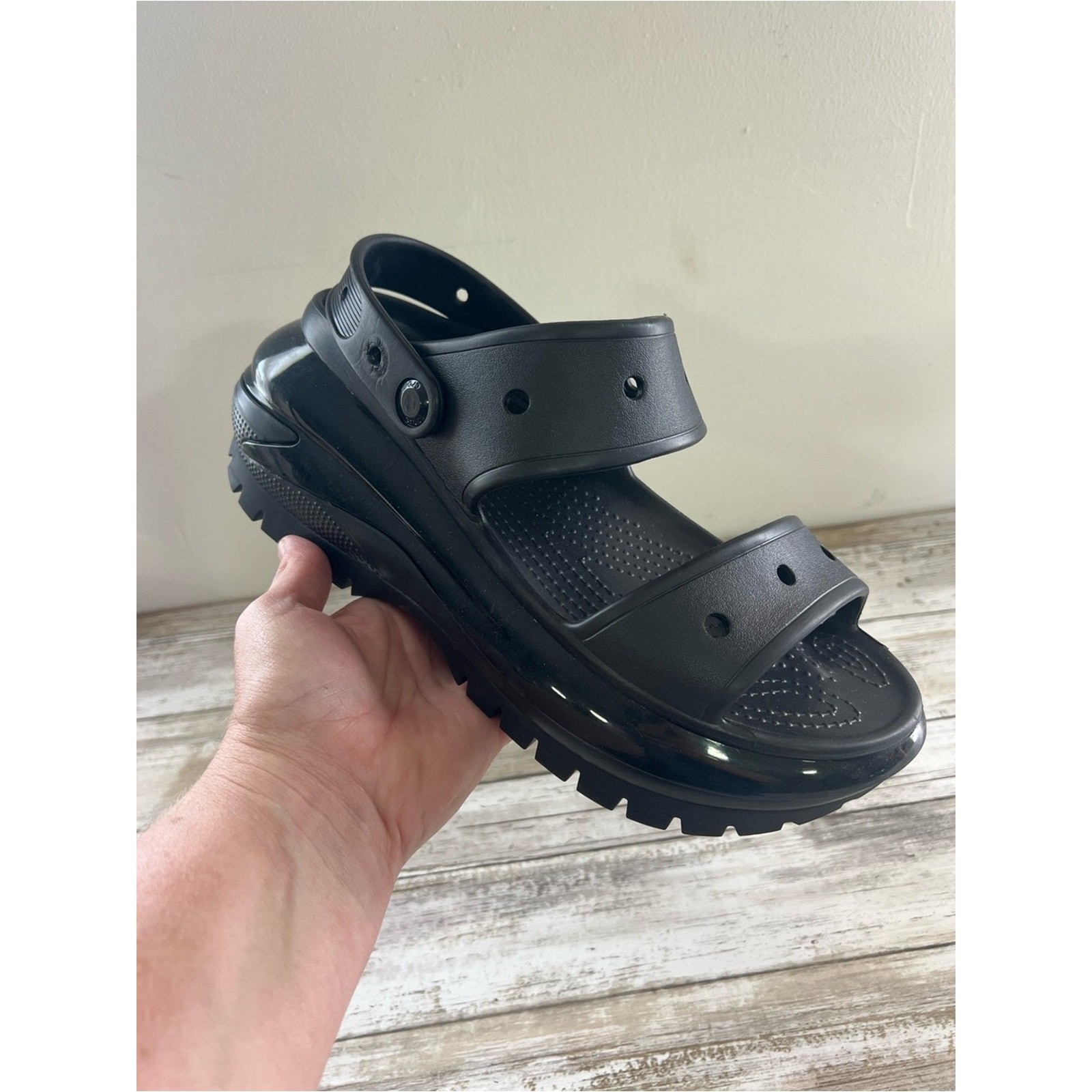 Crocs Classic Mega Crush Platform Sandal Women Size 11