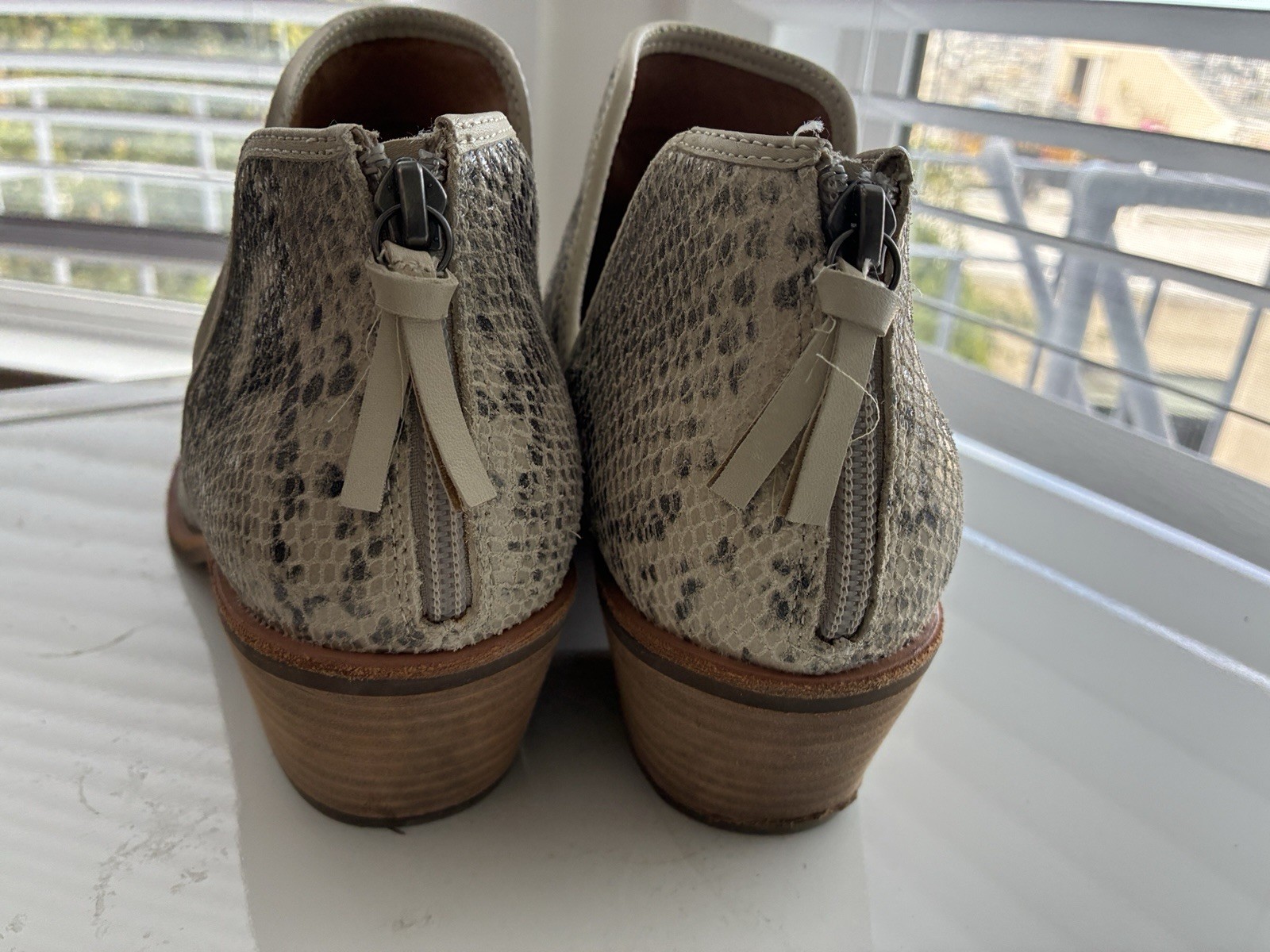 Sofft Snake Print Ankle Booties – Women’s Size 11 – Cream and Gray