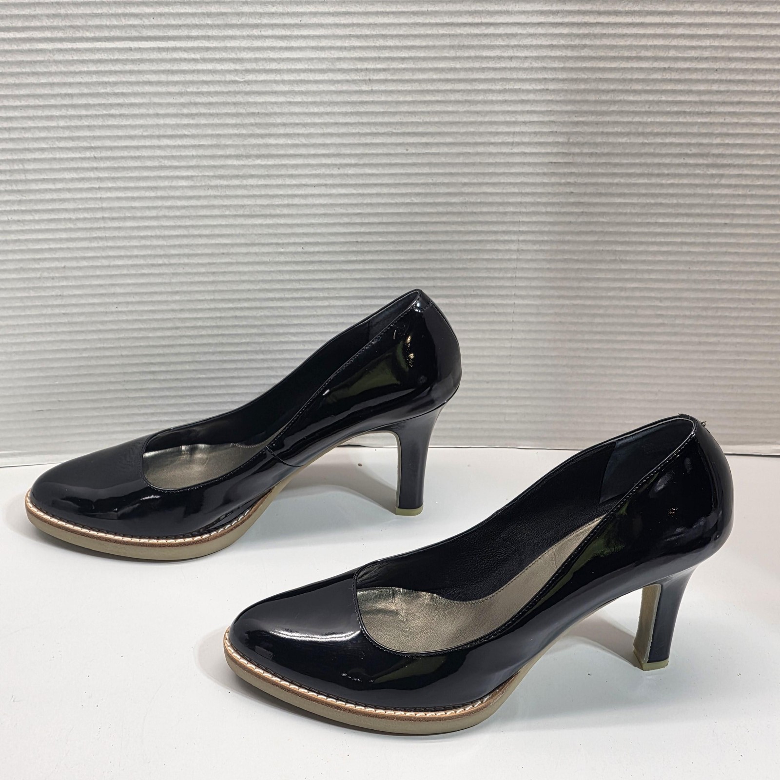 Heels Womens Size 9 Black Patent Leather Round Toe Stiletto Platform Pumps Saks