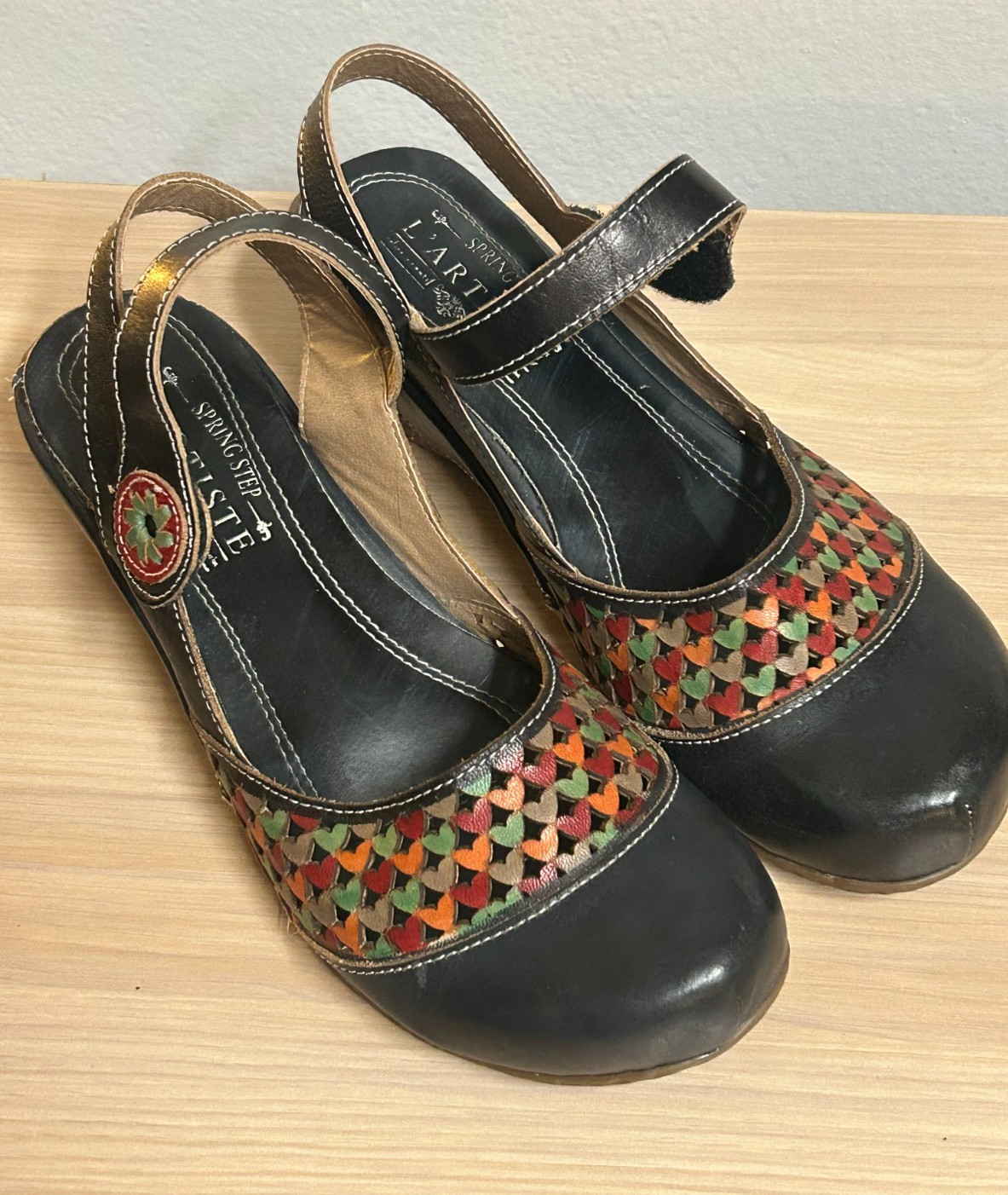 L’Artiste by Spring Step Amour-B Hearts Motif Leather Sandals Size 38 (US 7.5)