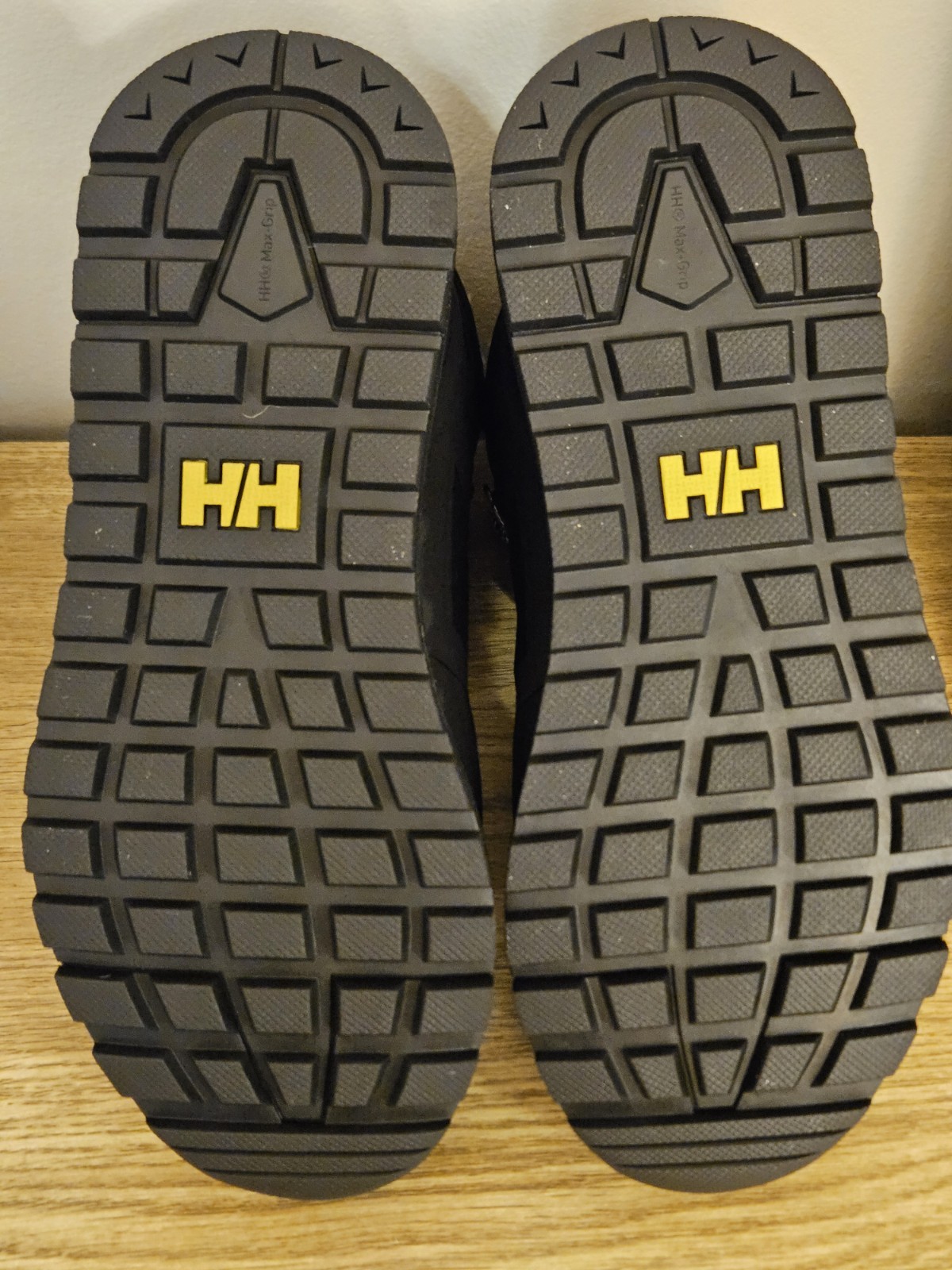 NIB Helly Hansen Whitley Winter Boots Women 7.5 Black Waterproof Insulated New