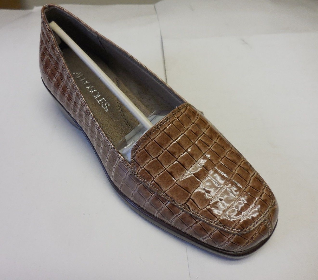 Women’s Aerosoles Final Exam Taupe Croco 193 Size: 5.5 M