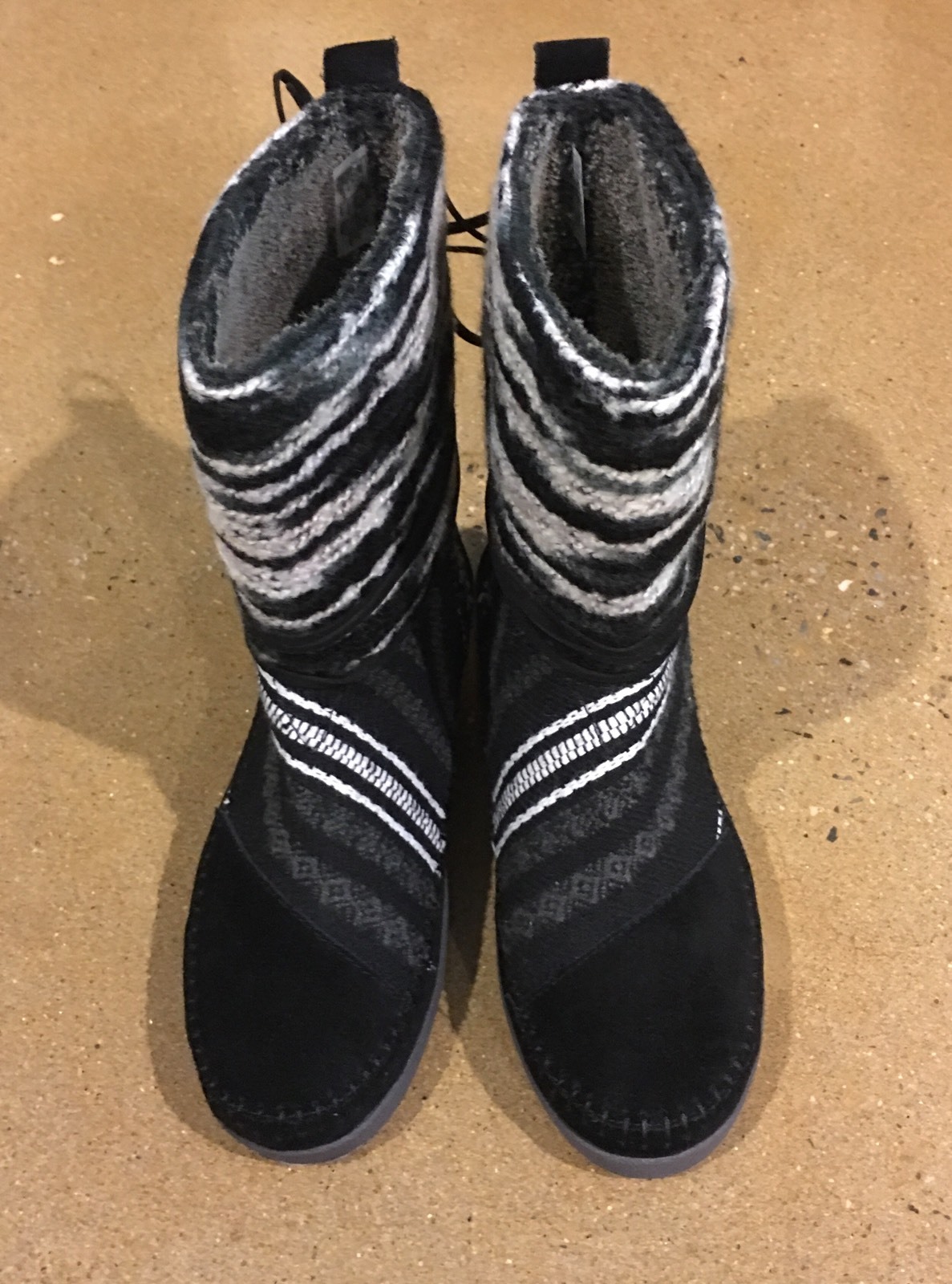 Toms Nepal Boots Size 6.5 US Women’s Black Suede Textile Mix Faux Fur Lined $99