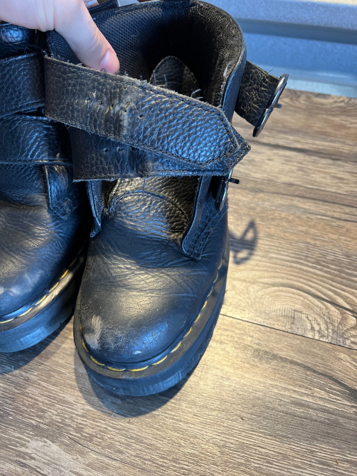 Dr Martens Devon Heart Boots Womens 8 Black Leather Platform Goth Grunge Punk