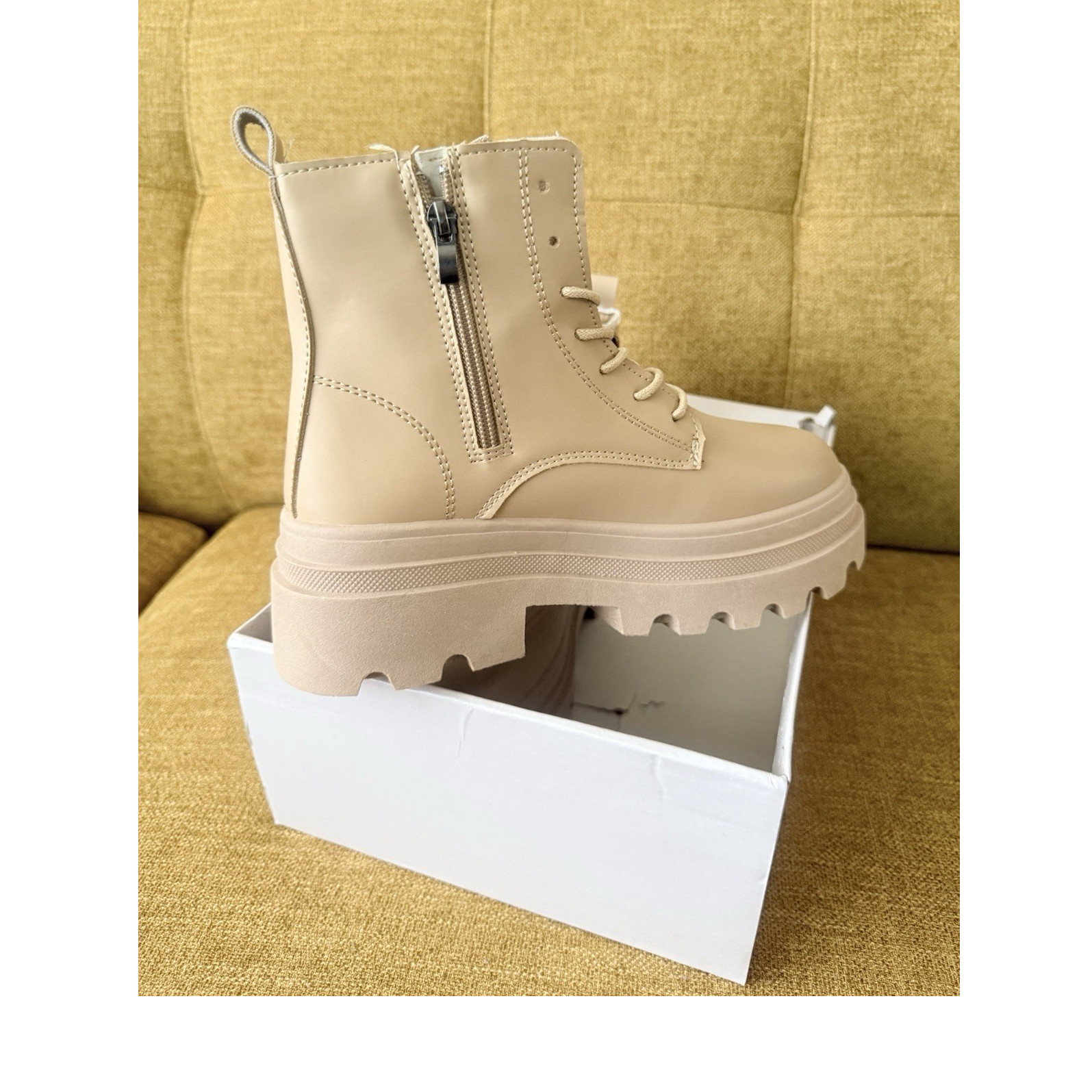 WALIA Beige Synthetic Ankle Combat Boots Women’s Lace-Up Zip Comfort 5