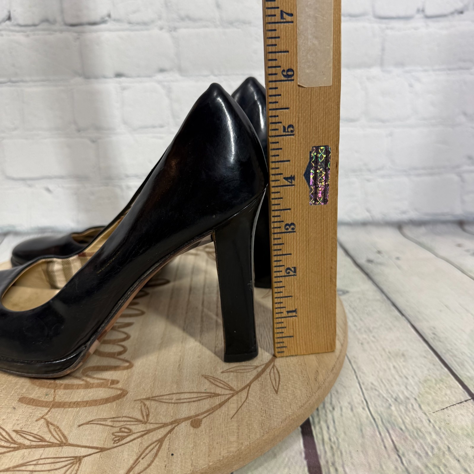 Burberry Black Patent Leather Pumps Heels Women’s US 7.5 Nova Check Lined Italy