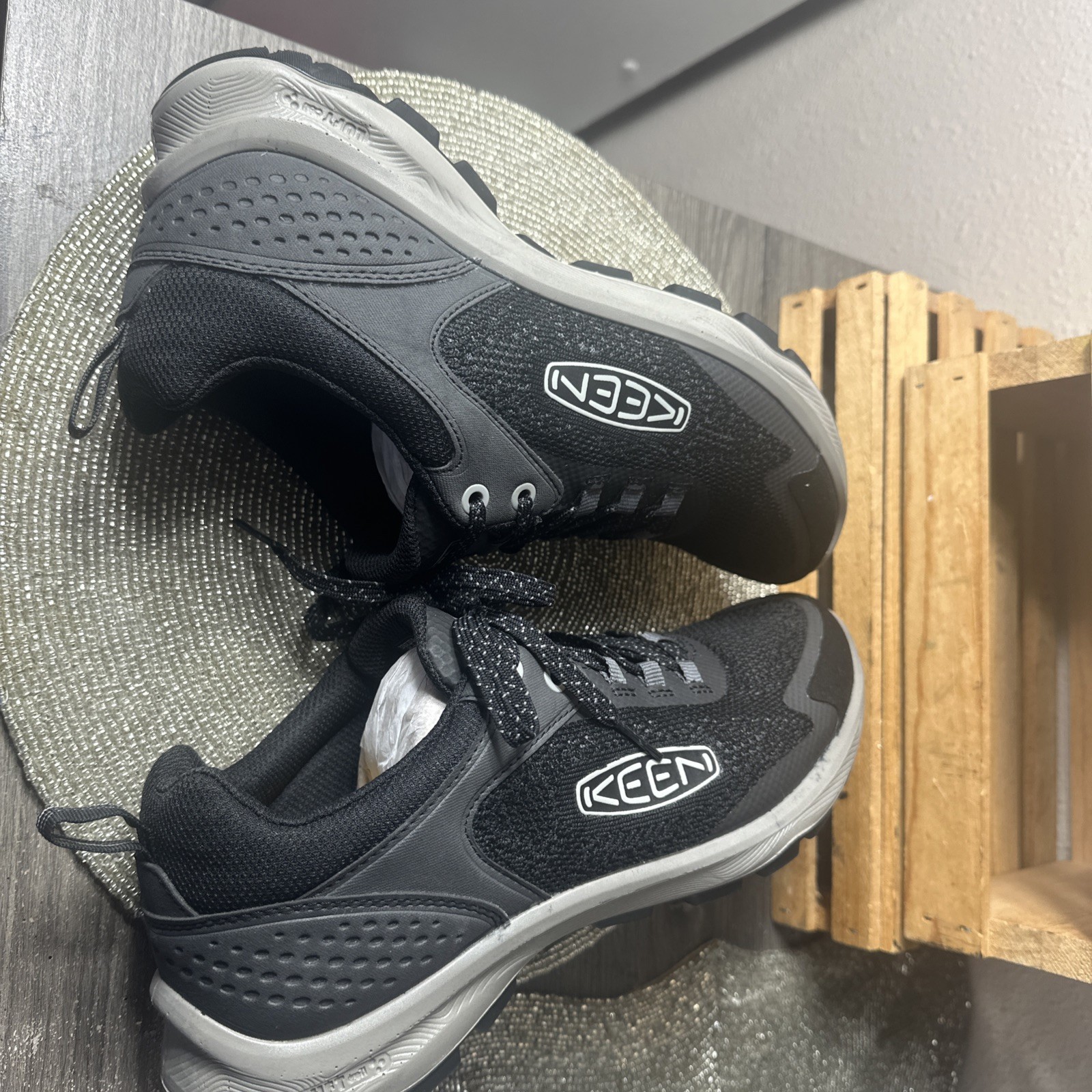 KEEN Terradora Speed Hiking Black Women’s Sneakers 9.5/40 PreOwned EUC-MINT