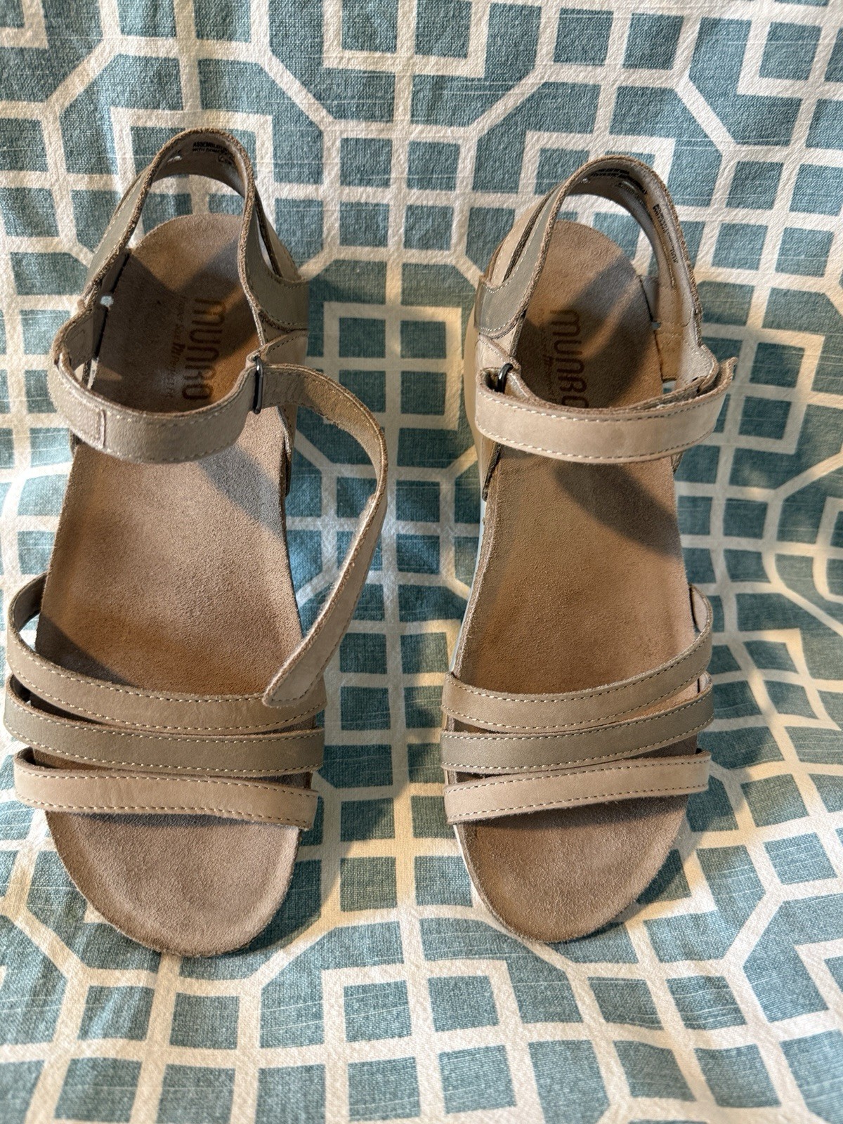 Munro Summer Size 9M Taupe Combo Sandals With Adjustable Ankle Strap