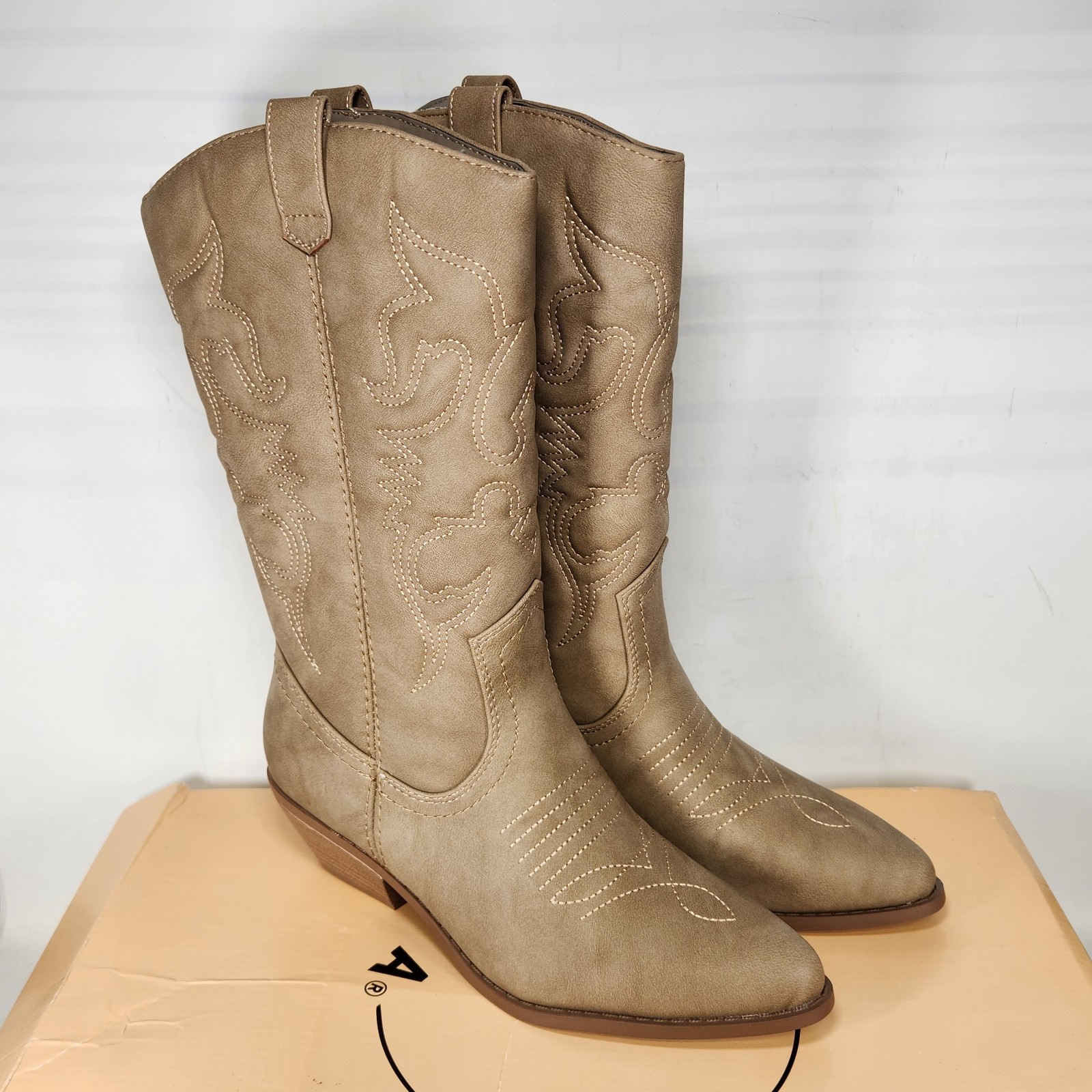 8.5 WOMEN – Soda Teller – Light Taupe