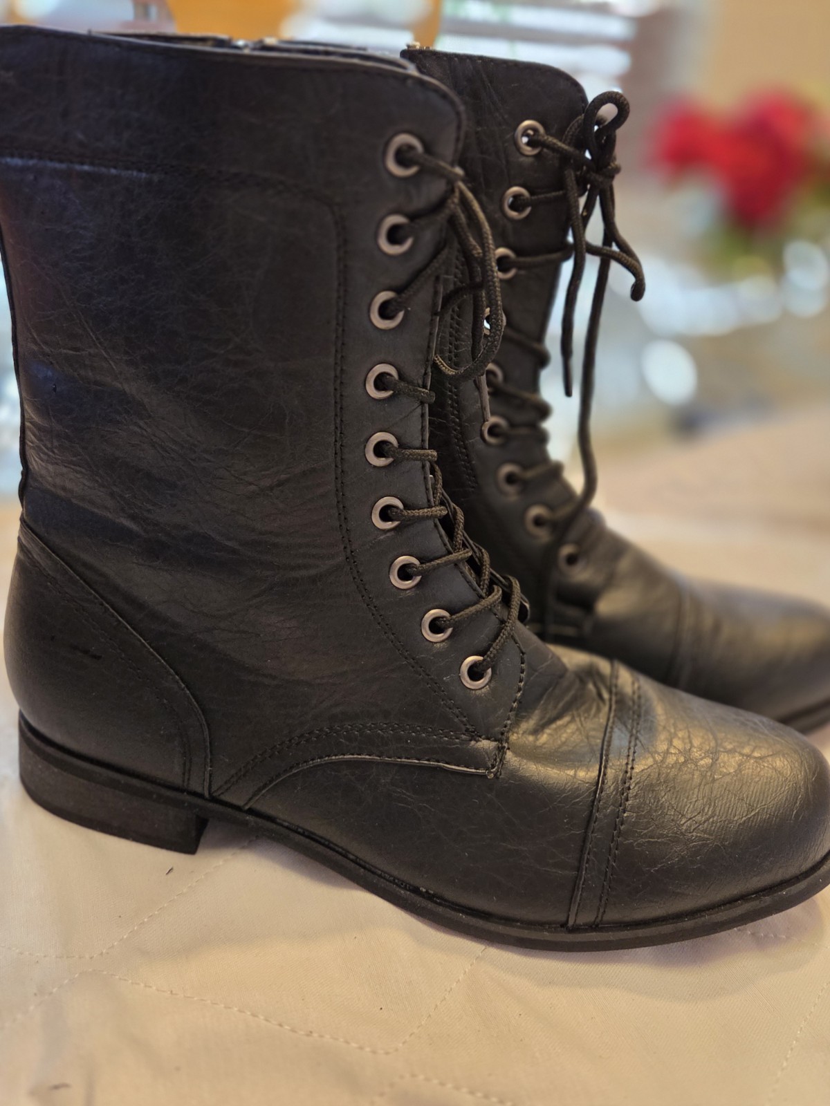 New black lace up mid cap fashion boots size 8.5.