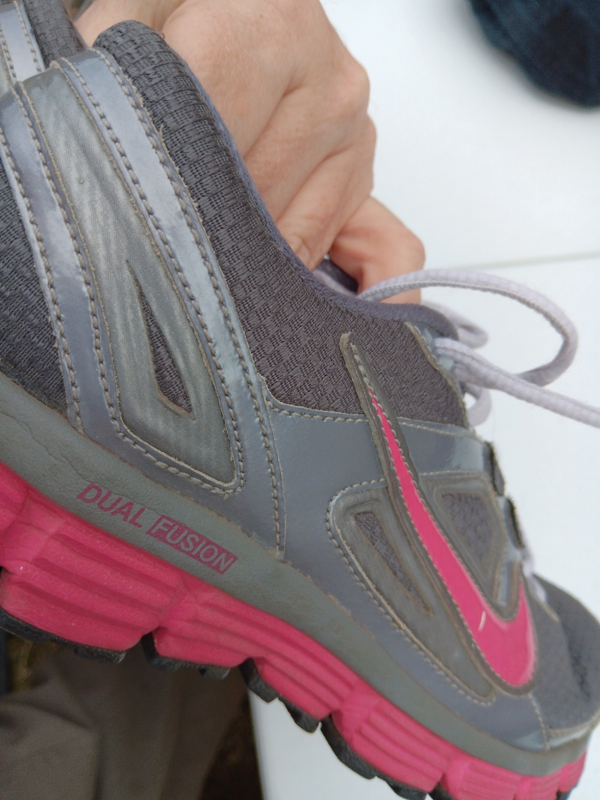 Size 8 – Nike Dual Fusion ST Gray Pink Low Women’s Sneakers Euc