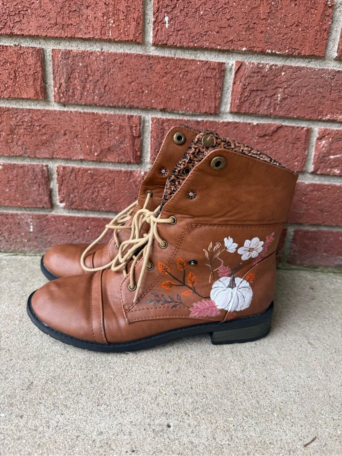 Hand Painted – Women’s Brown Fall Floral & Pumpkin – Combat Boot & Knit Collar
