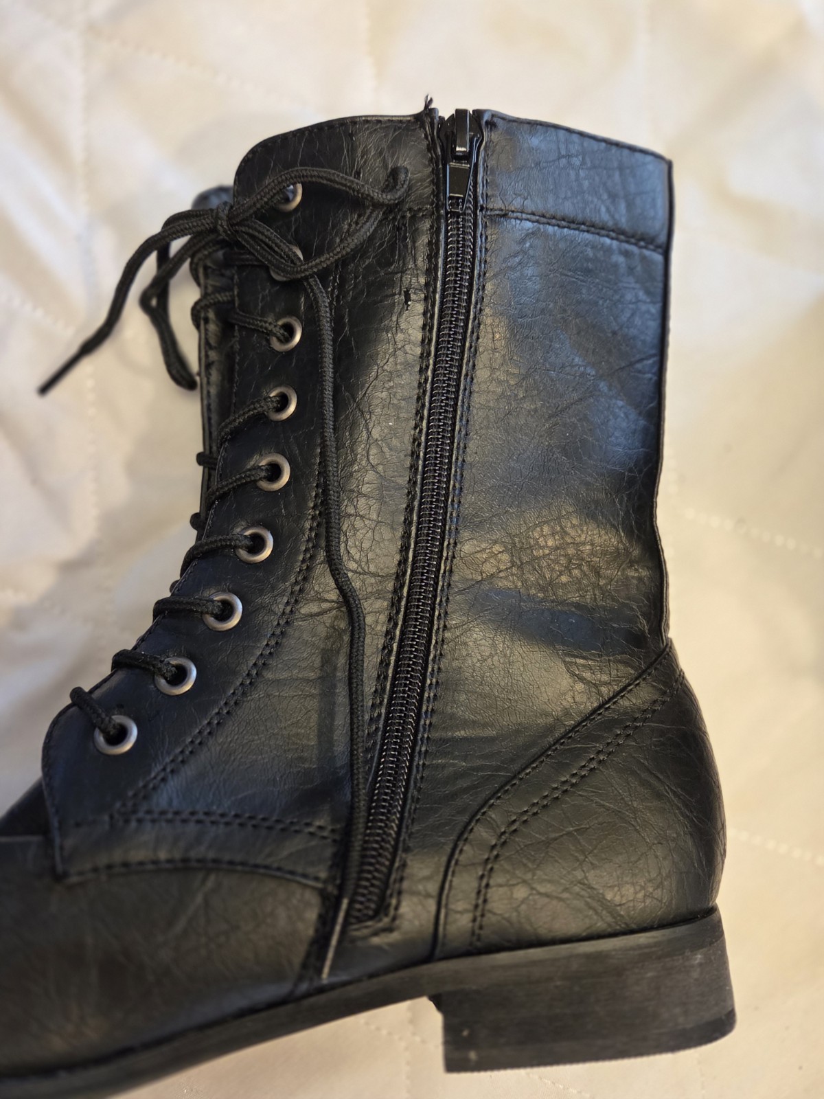 New black lace up mid cap fashion boots size 8.5.