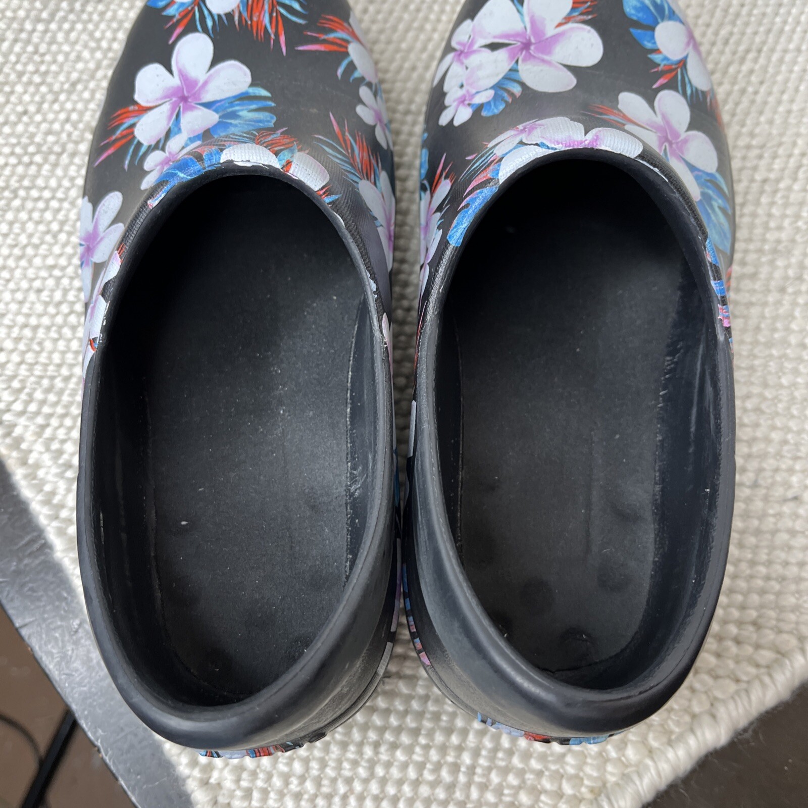 Crocs At Work Neria Pro II Nurses Clog Women’s Size 6 Hibiscus Flower