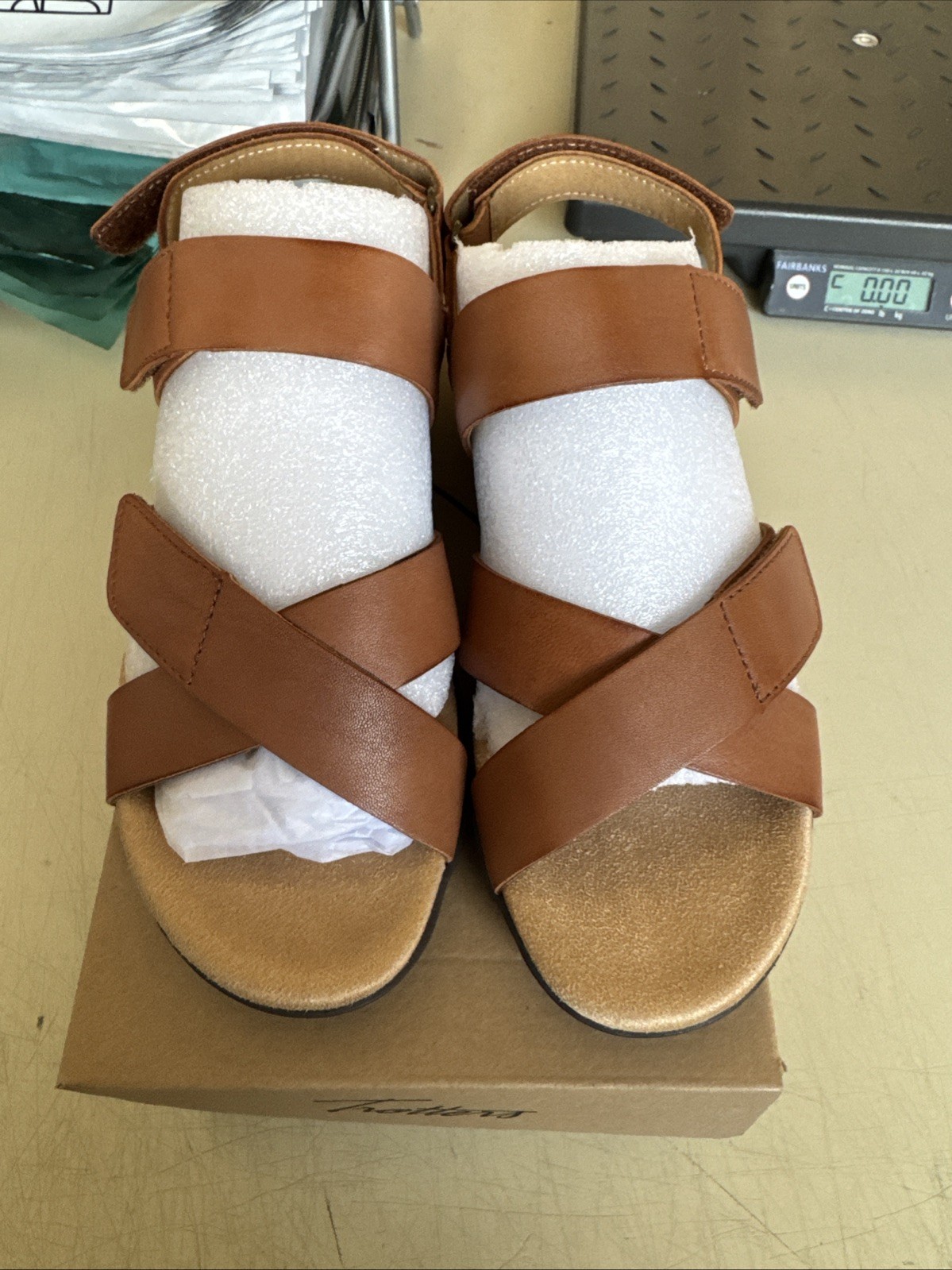 PICK SIZE / COLOR – Trotters T2417 Women River Leather Strap Strap Sandals Shoes