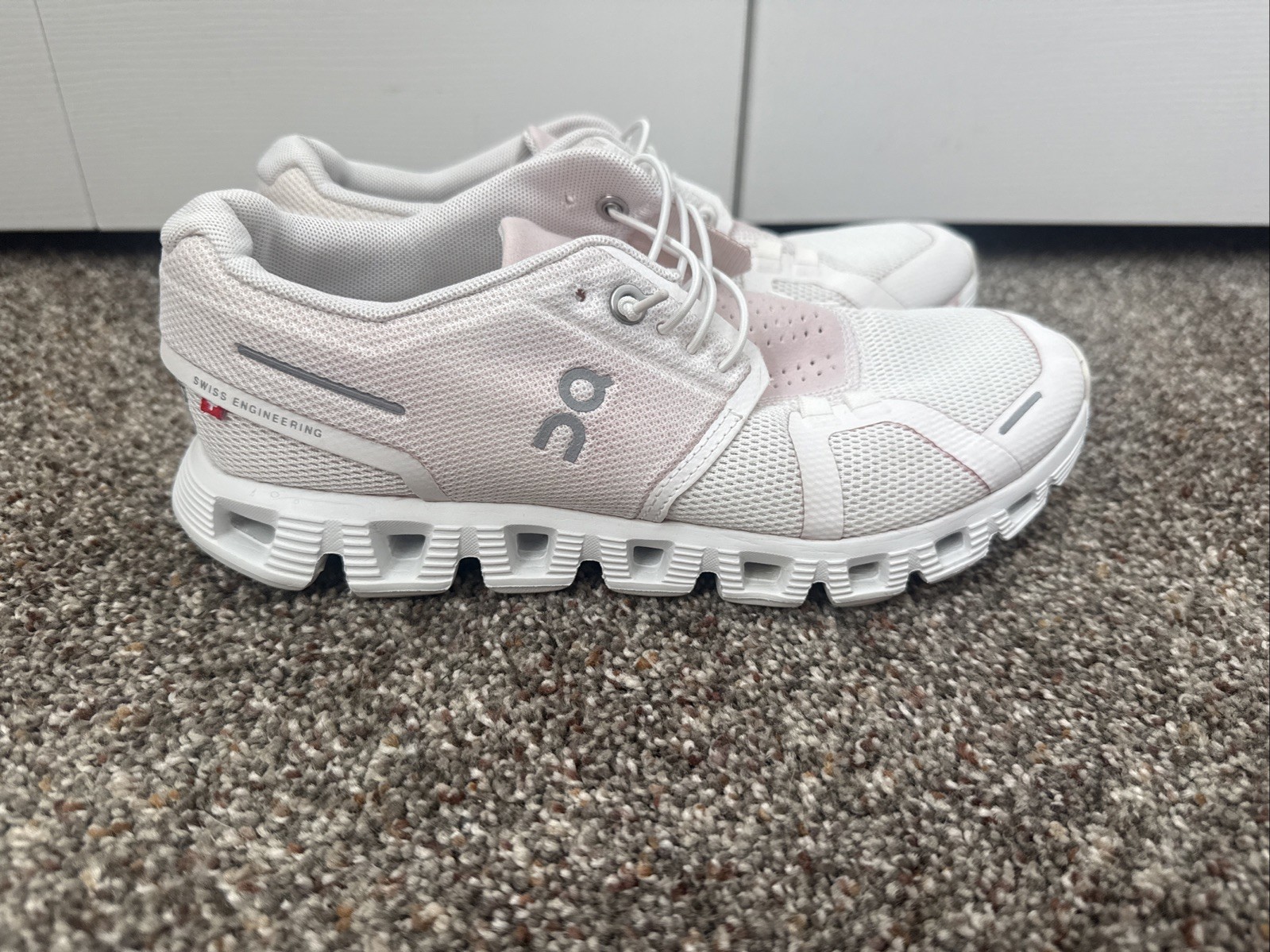 On Cloud 6 Womens Size 6.5 Beige Gray Athletic Running Walking Shoes Sneakers