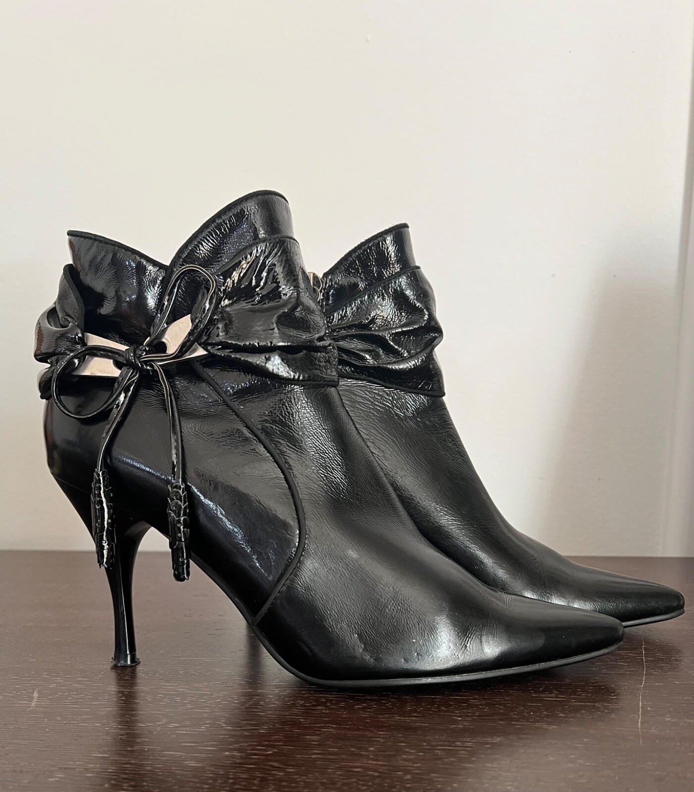Basconi Black Boots EU 35 Ankle Silver Bow Patent Leather Heels Good Condition