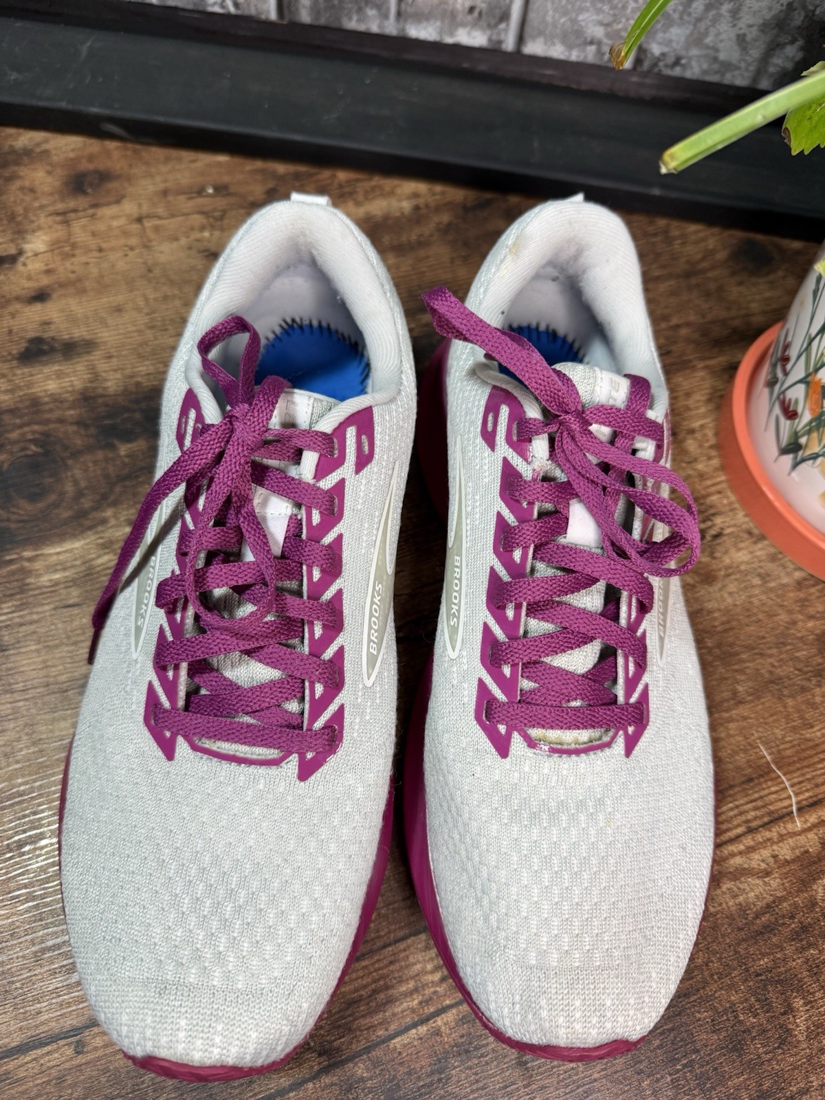 Brooks Levitate 5 Women’s Running Shoes Gray Pink Size 9 B Athletic Sneakers
