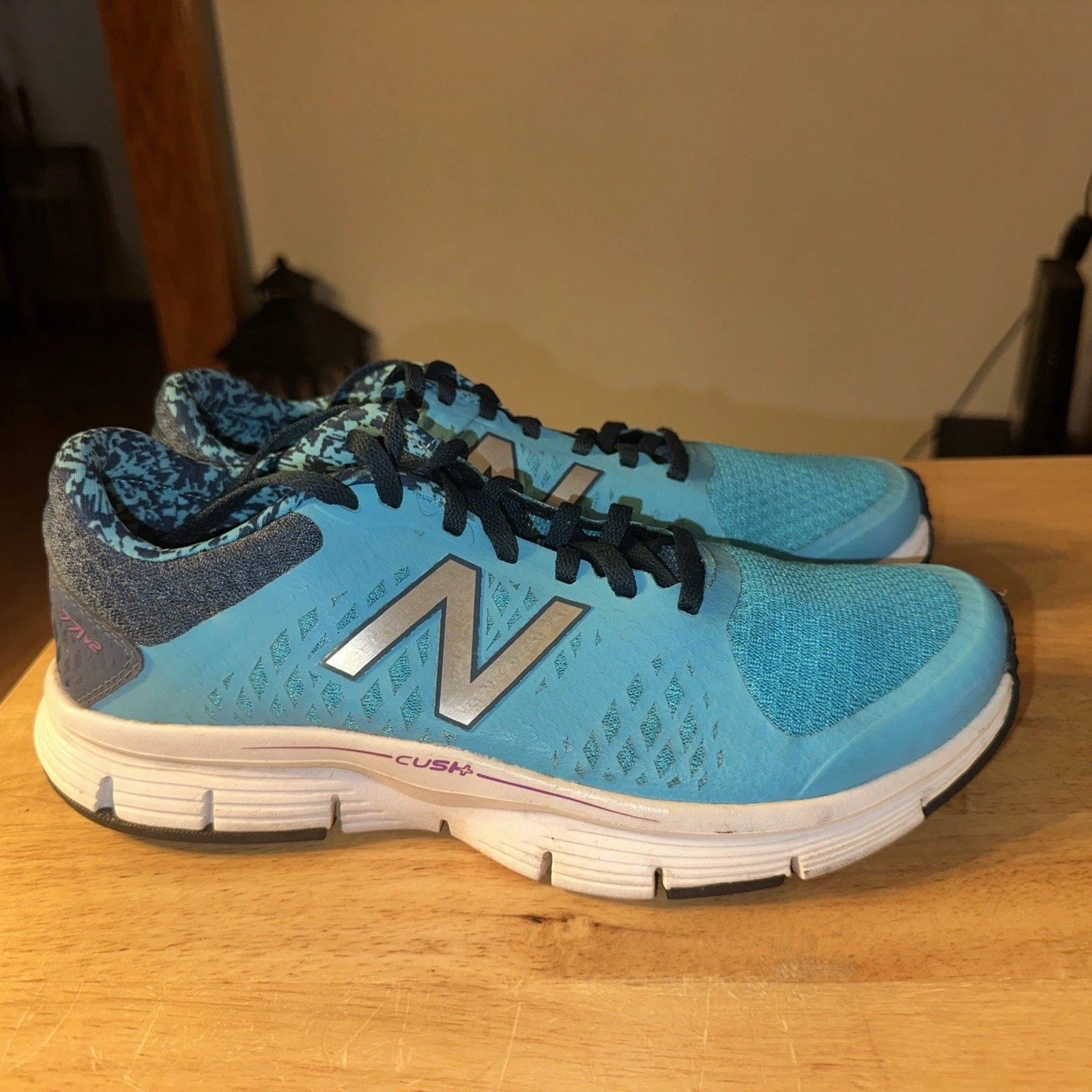 New Balance Women’s 771 V2 running shoes in aqua blue. Size 9 Pre Owned