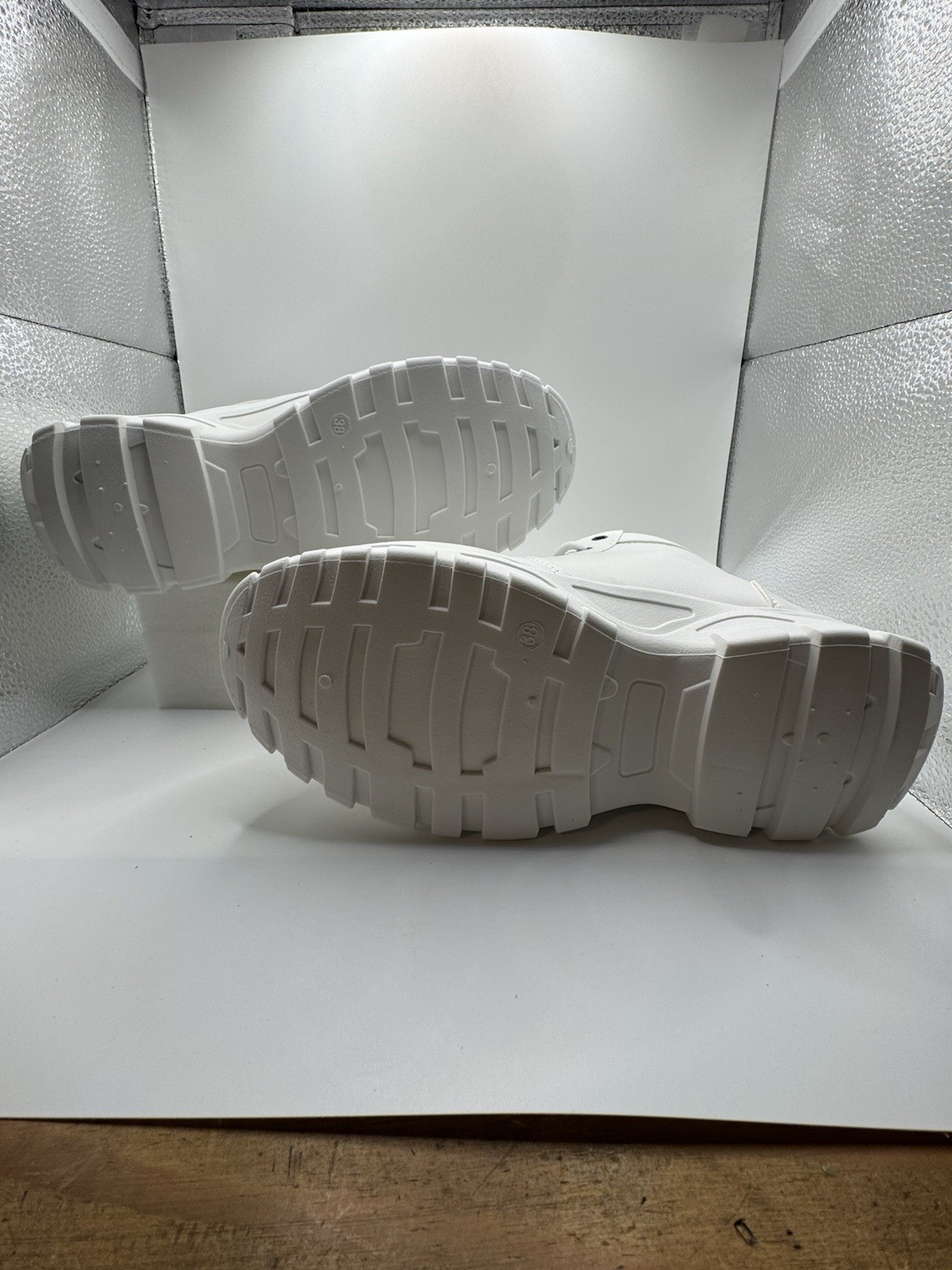 Pair Of White Evolutions Brand Winter Boots EU Size 38 (US Approx Size 7)