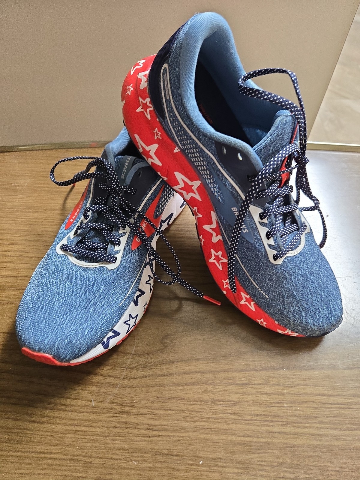 BROOKS Trace 2 USA Stars Limited Edition Running Shoes US Size 7.5 EXCELLENT!