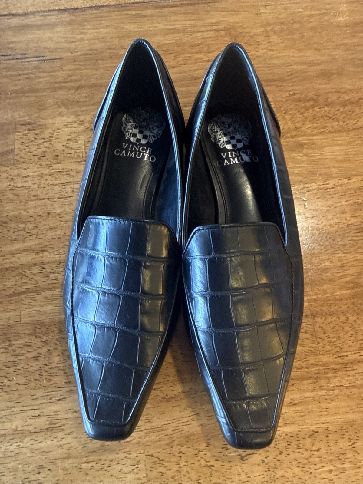 Vince Camuto Darmitta black croc-embossed leather loafer 7.5 Classic Gold Buckle