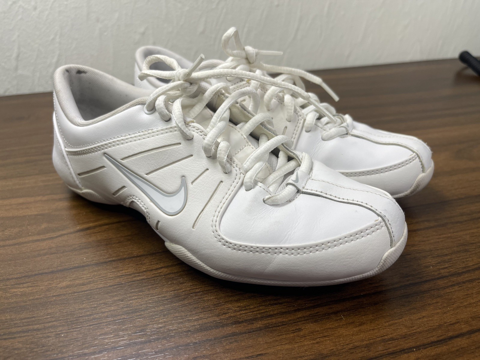 Nike Air Mix Down 2 Womens White Cheerleading Dance Shoes Size 7
